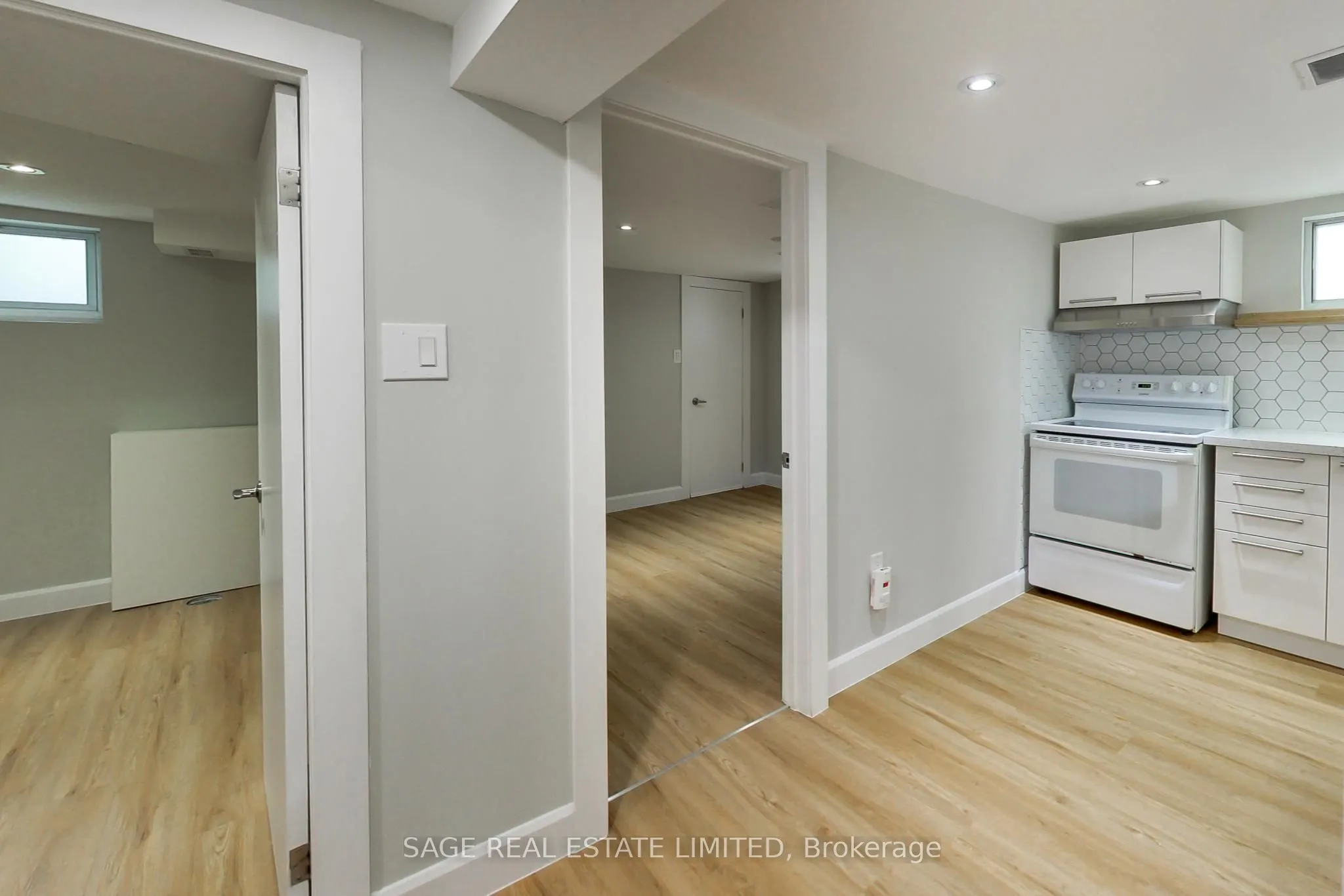 2505 Gerrard St Street E, #Lower