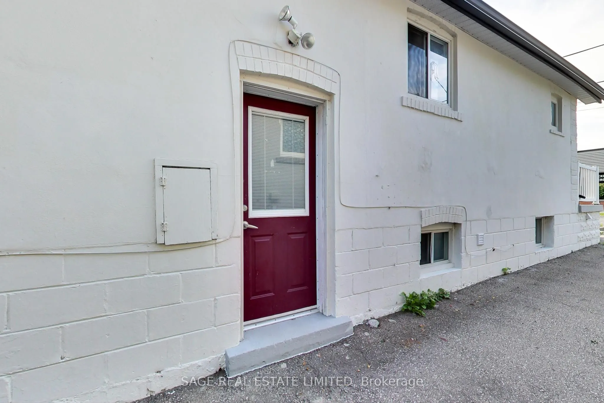 2505 Gerrard St Street E, #Lower