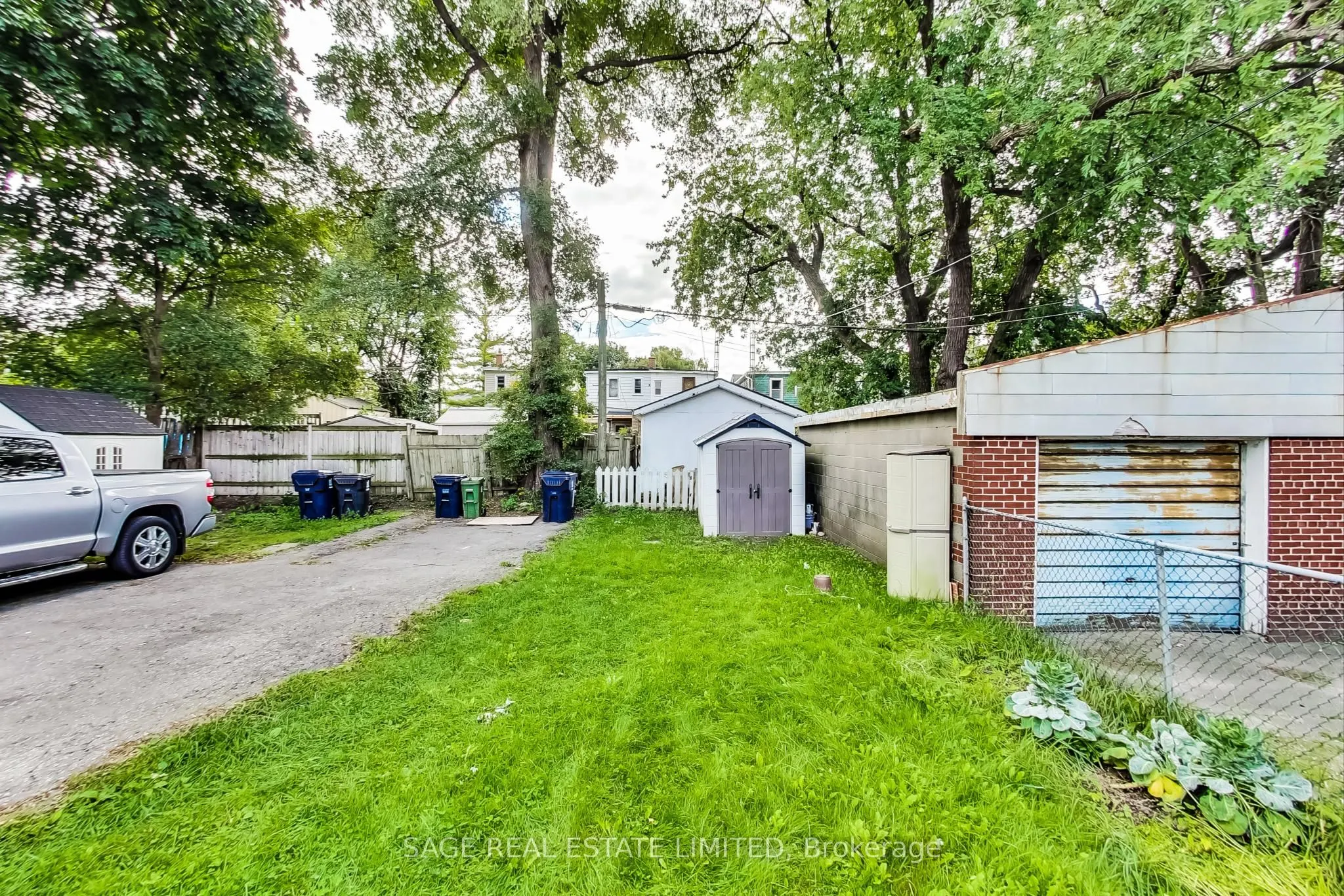 2505 Gerrard St Street E, #Lower