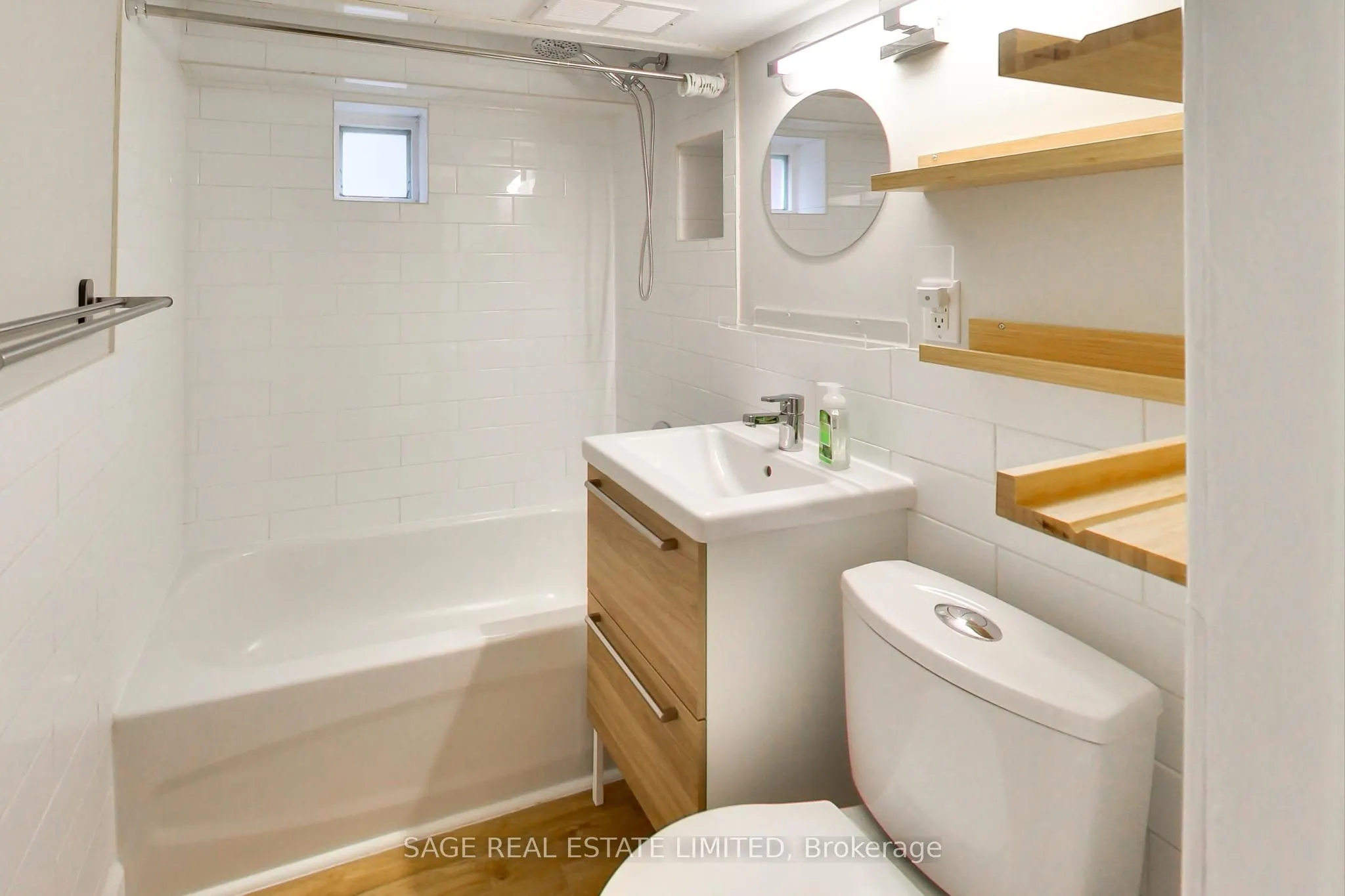 2505 Gerrard St Street E, #Lower