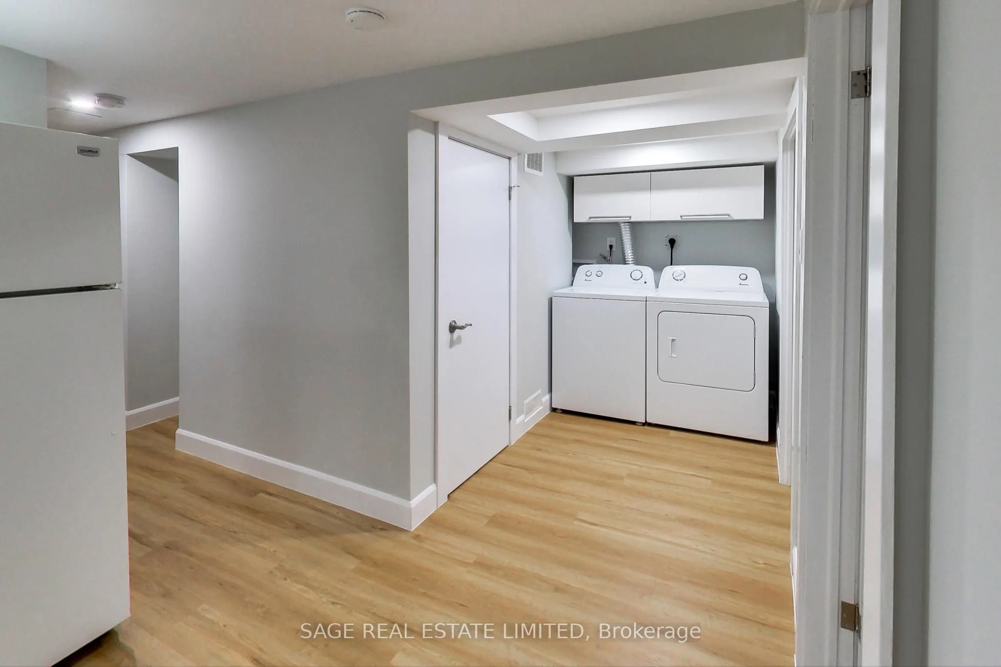 2505 Gerrard St Street E, #Lower
