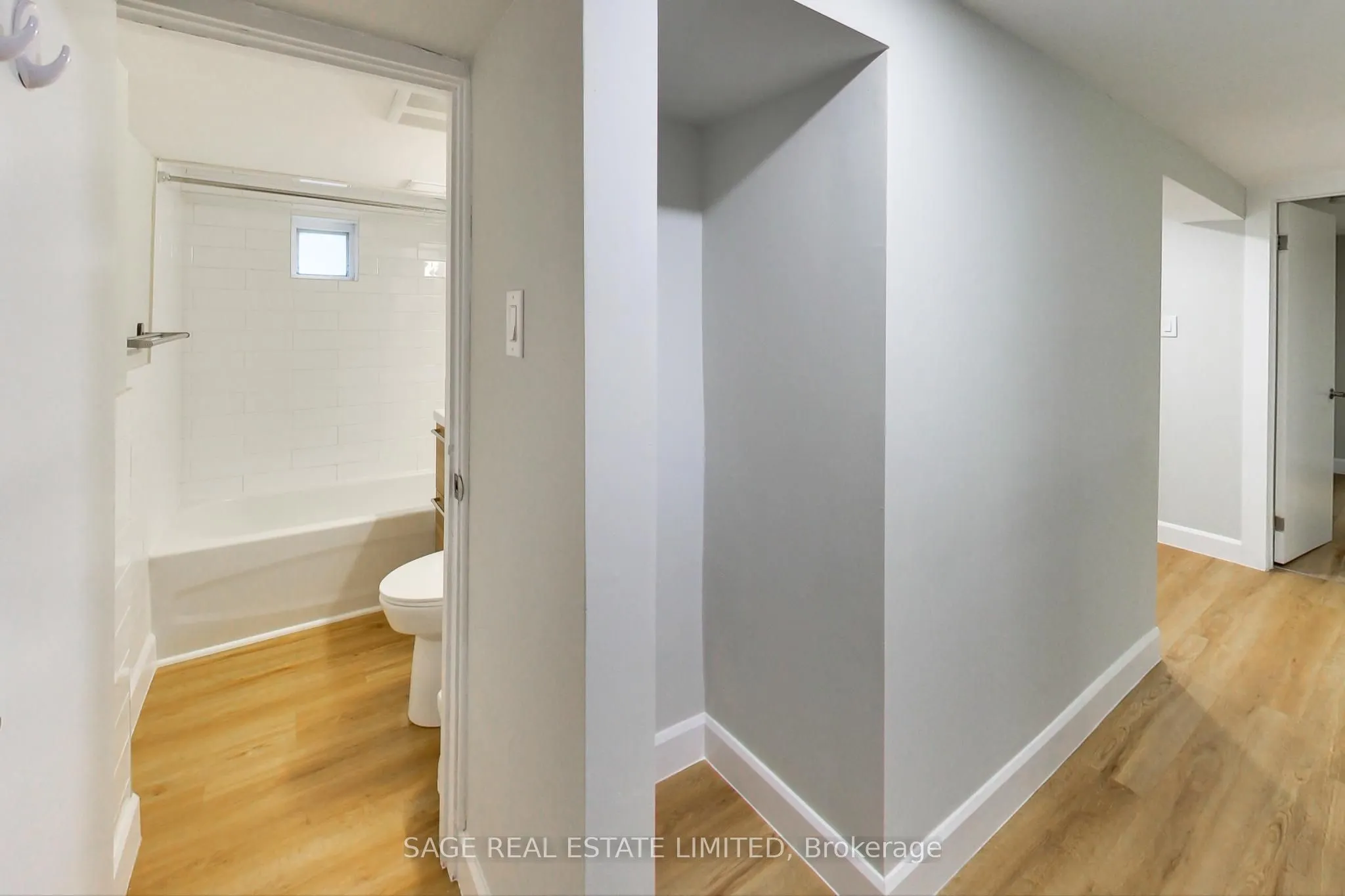 2505 Gerrard St Street E, #Lower