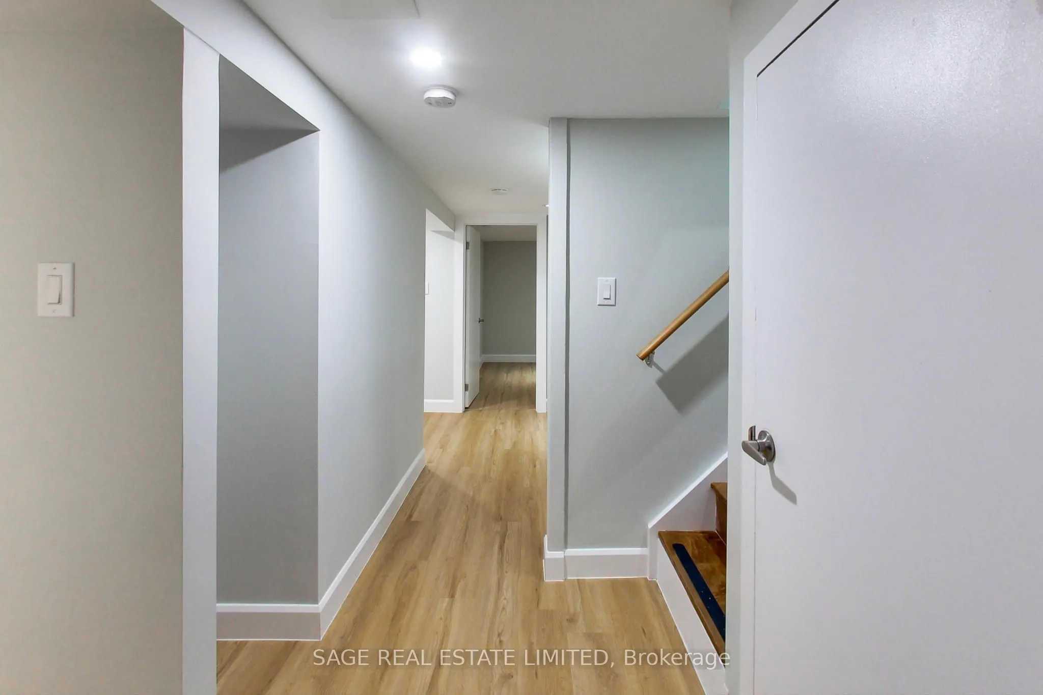 2505 Gerrard St Street E, #Lower