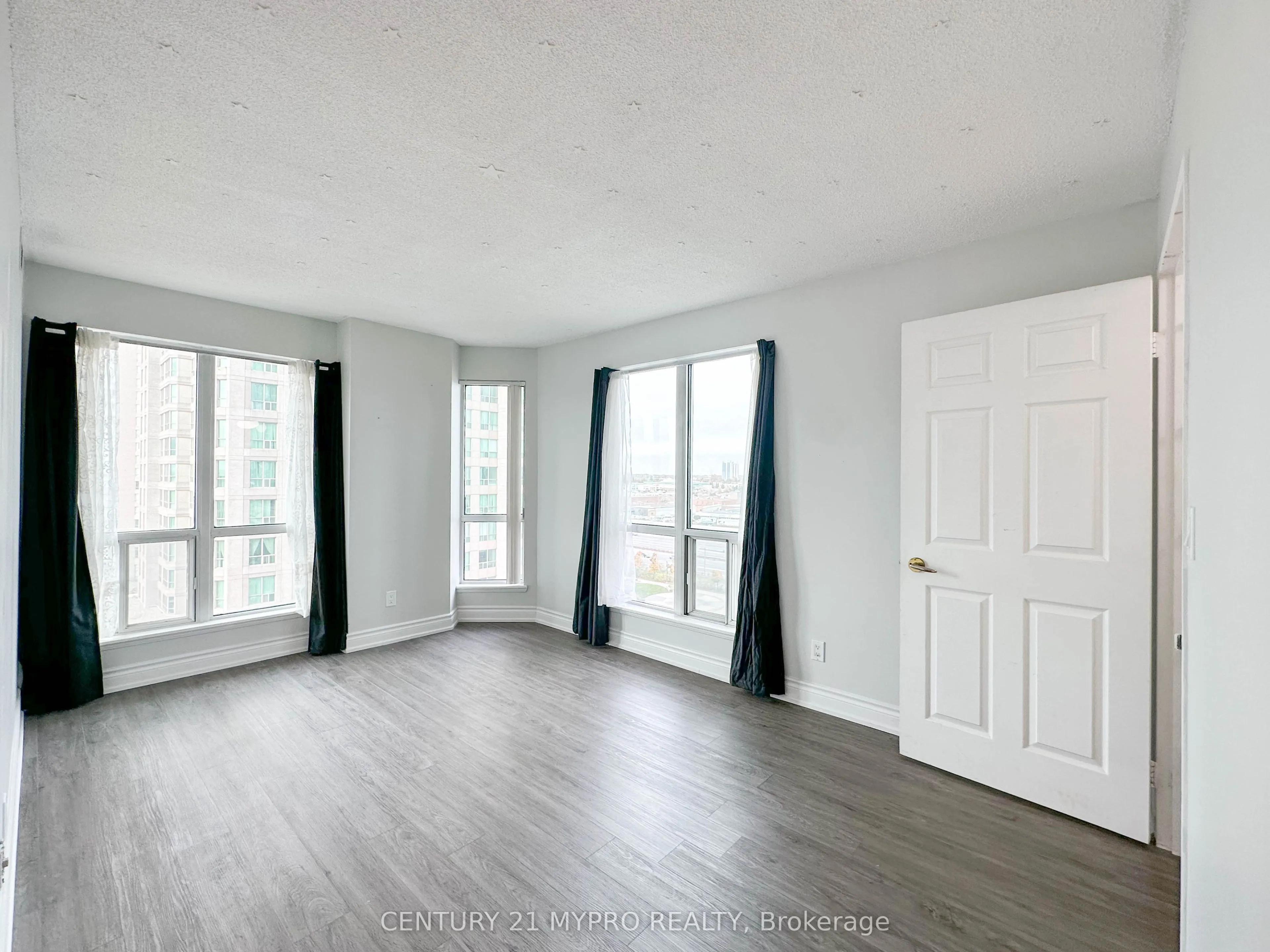 8 Lee Centre Drive, #913