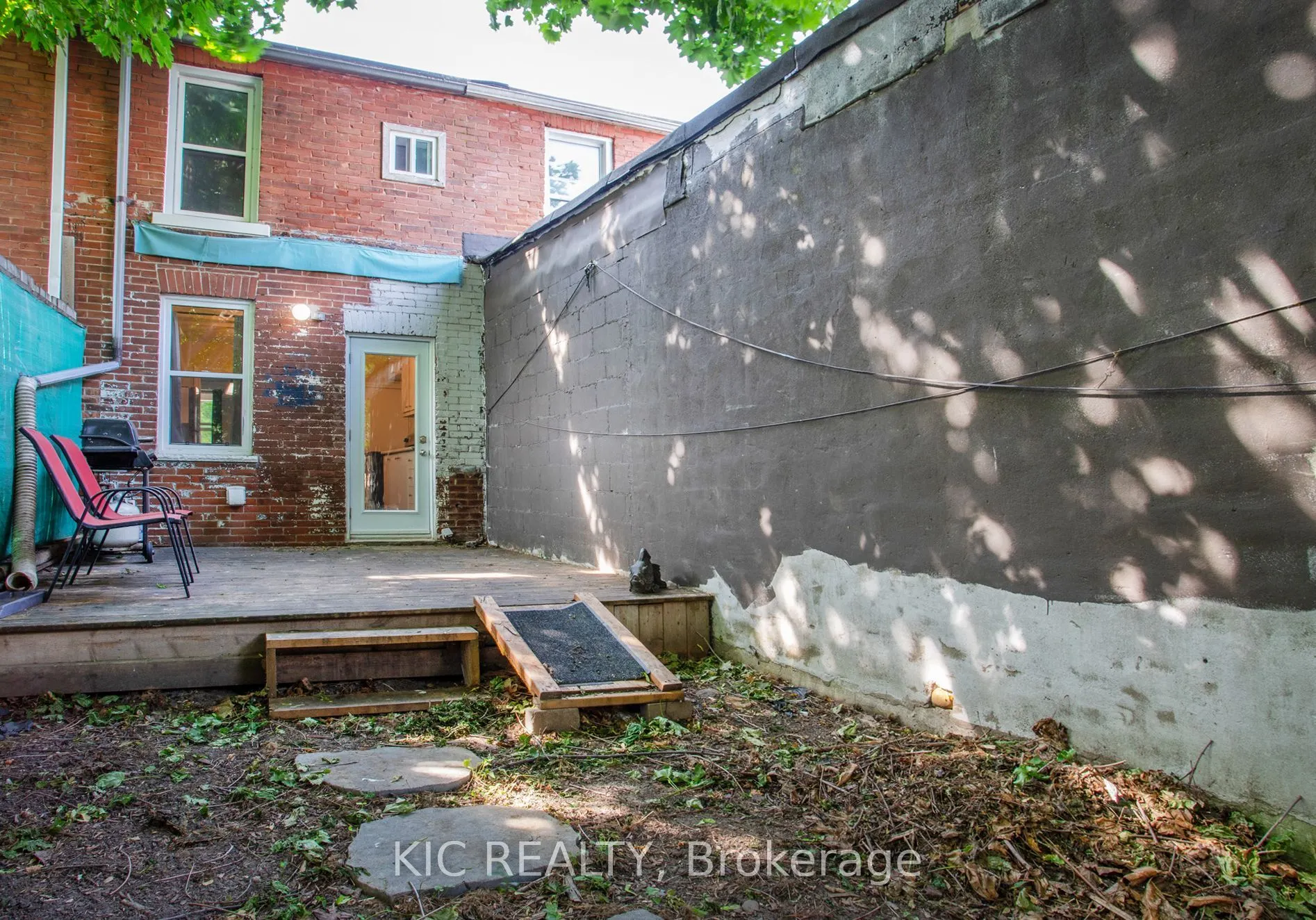112 1/2 Olive Avenue
