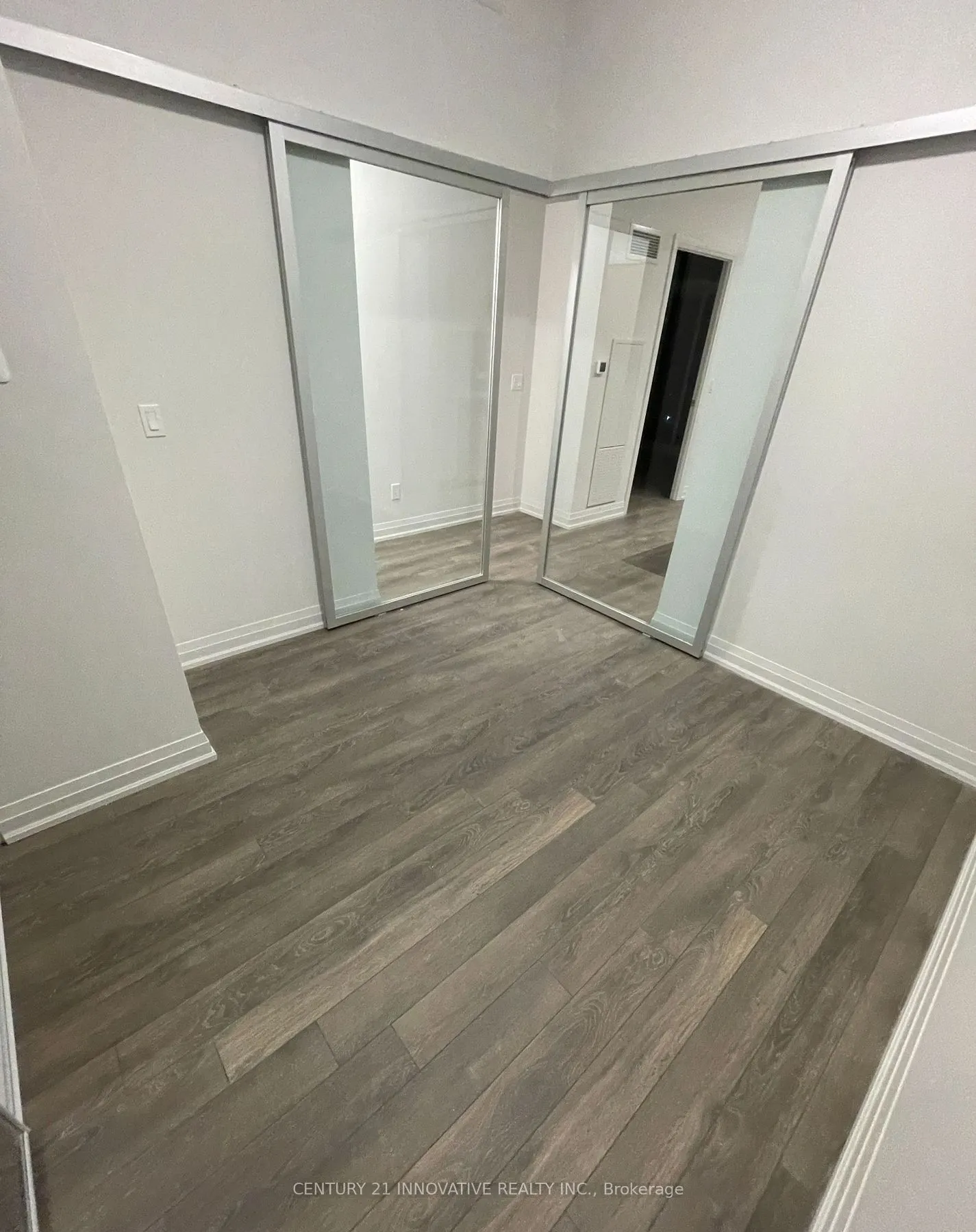 10 Meadowglen Place, #910