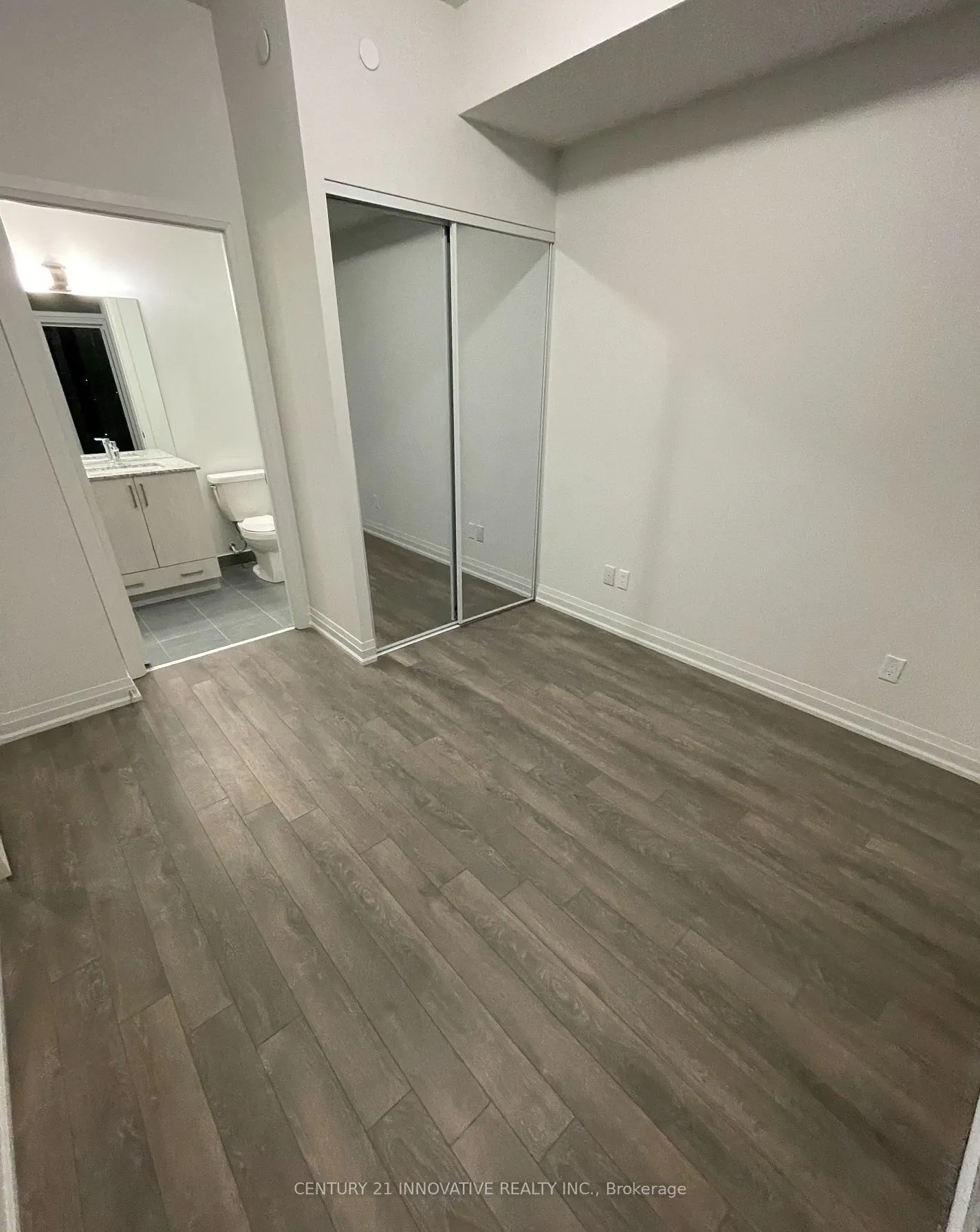 10 Meadowglen Place, #910