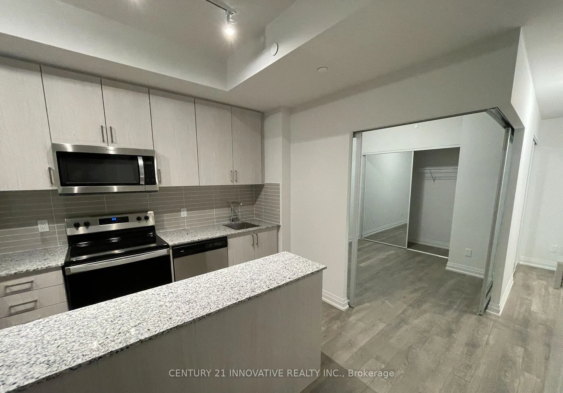 10 Meadowglen Place, #910