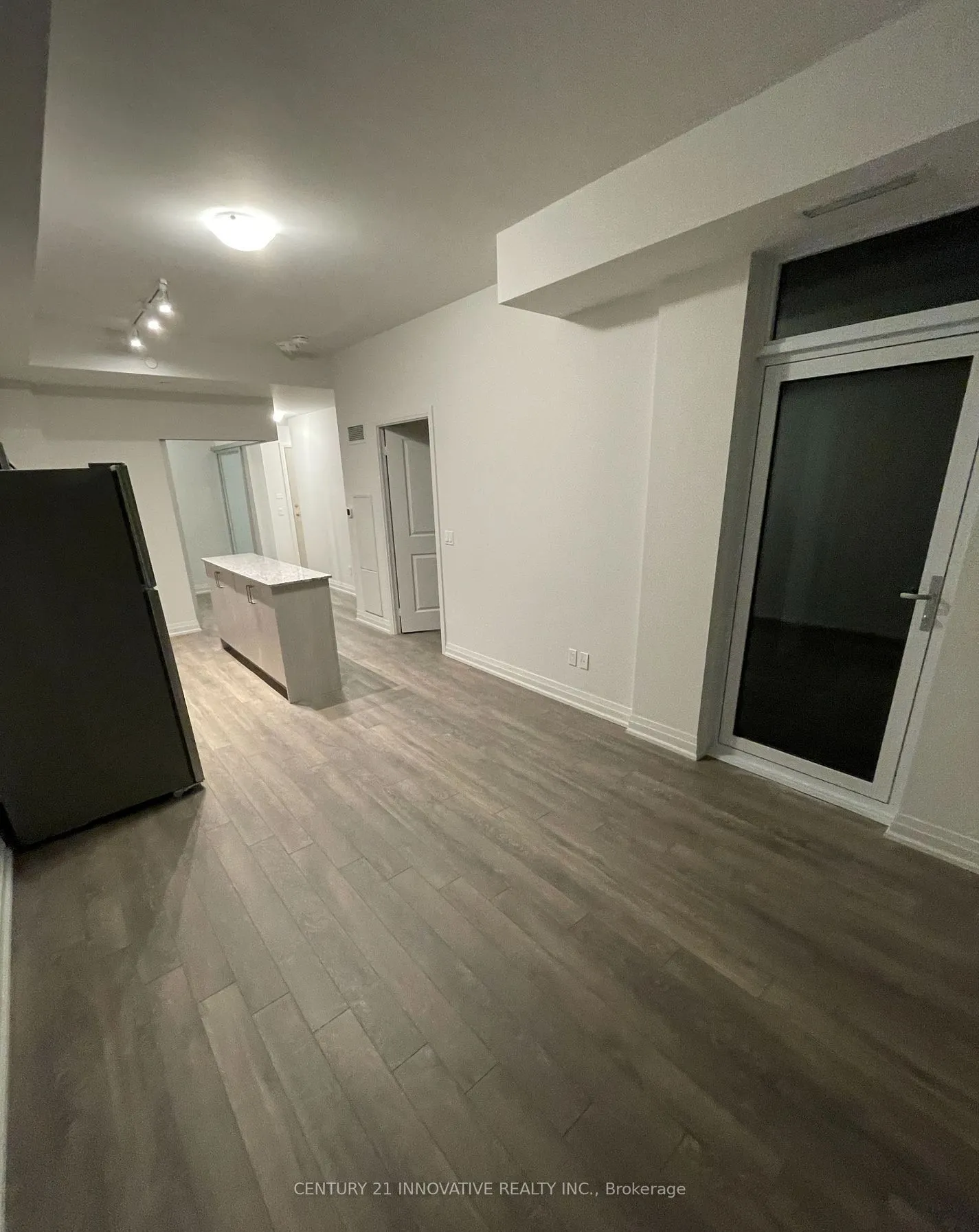 10 Meadowglen Place, #910