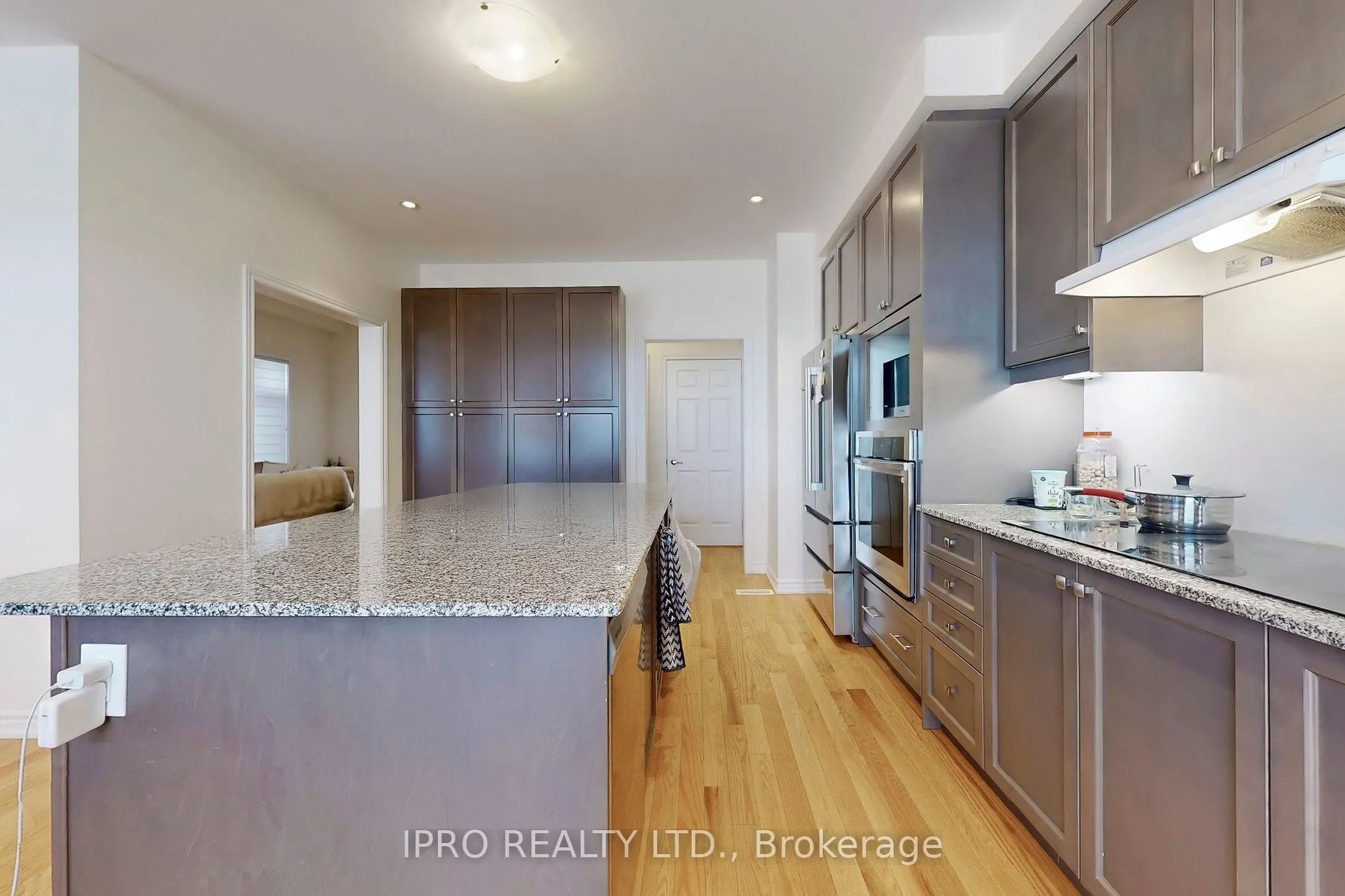 905 Rexton Drive