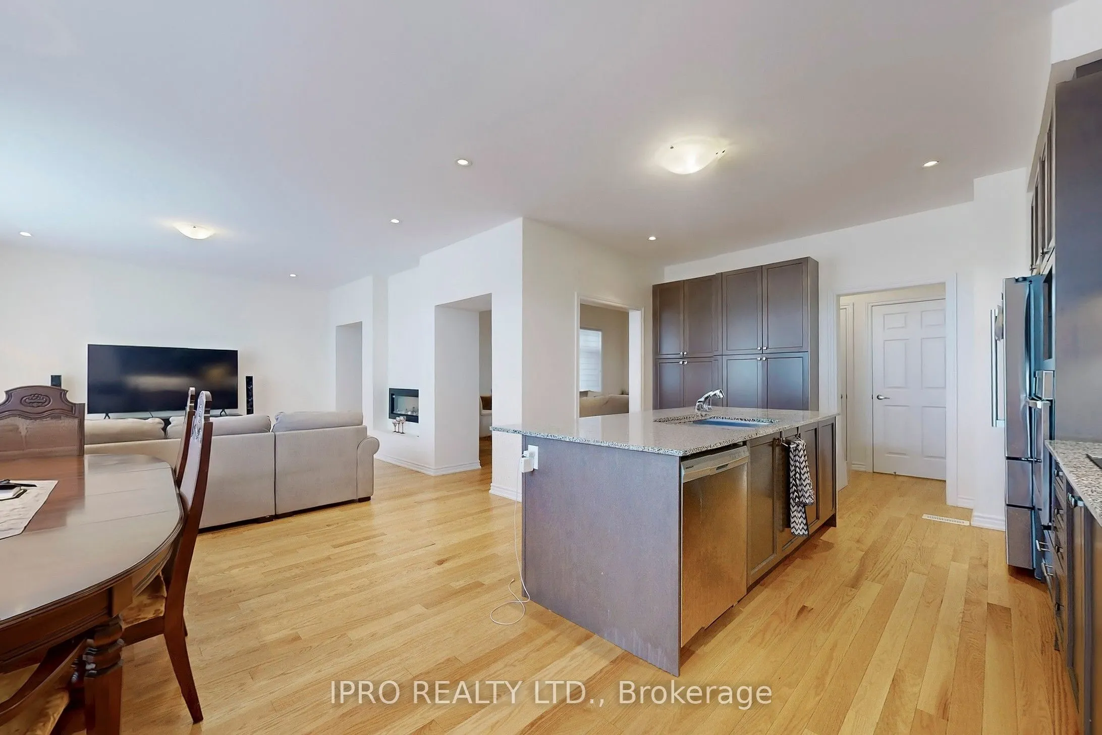 905 Rexton Drive
