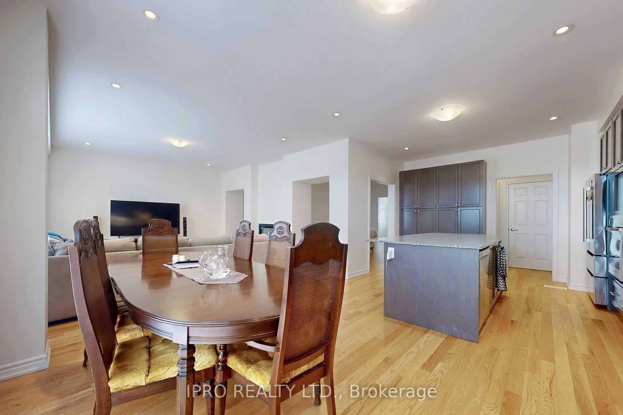 905 Rexton Drive