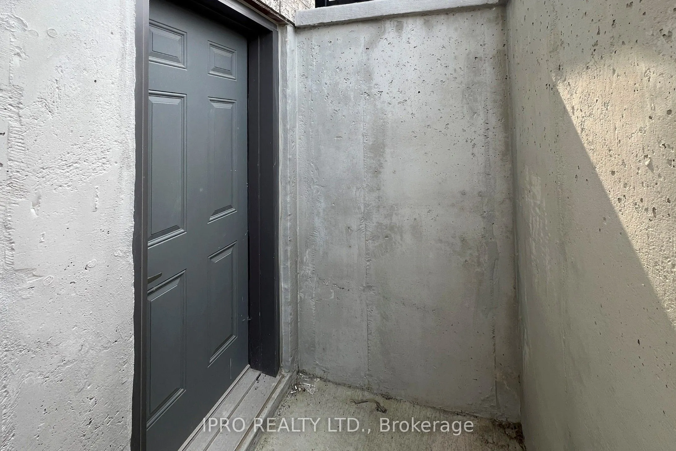 905 Rexton Drive
