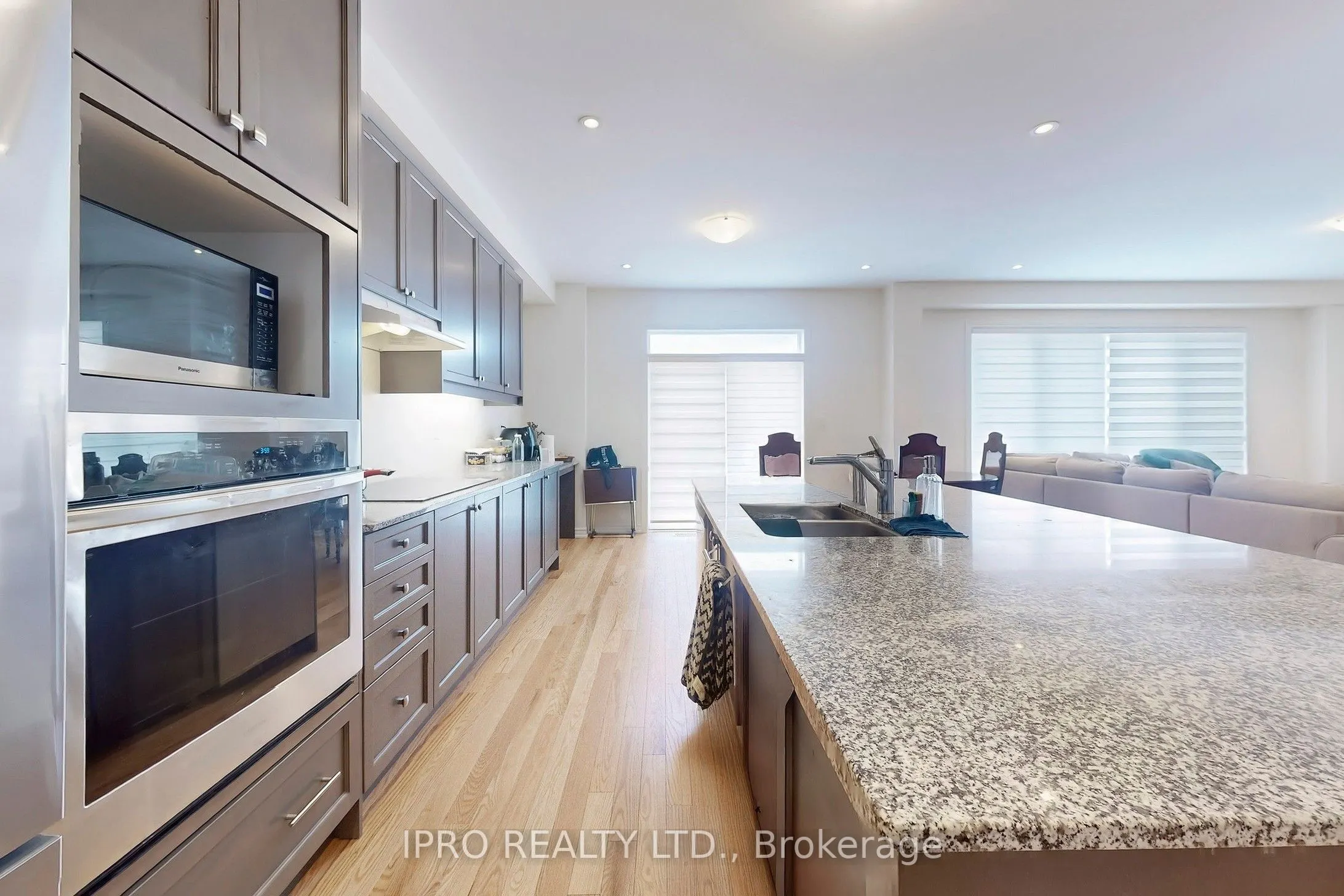 905 Rexton Drive