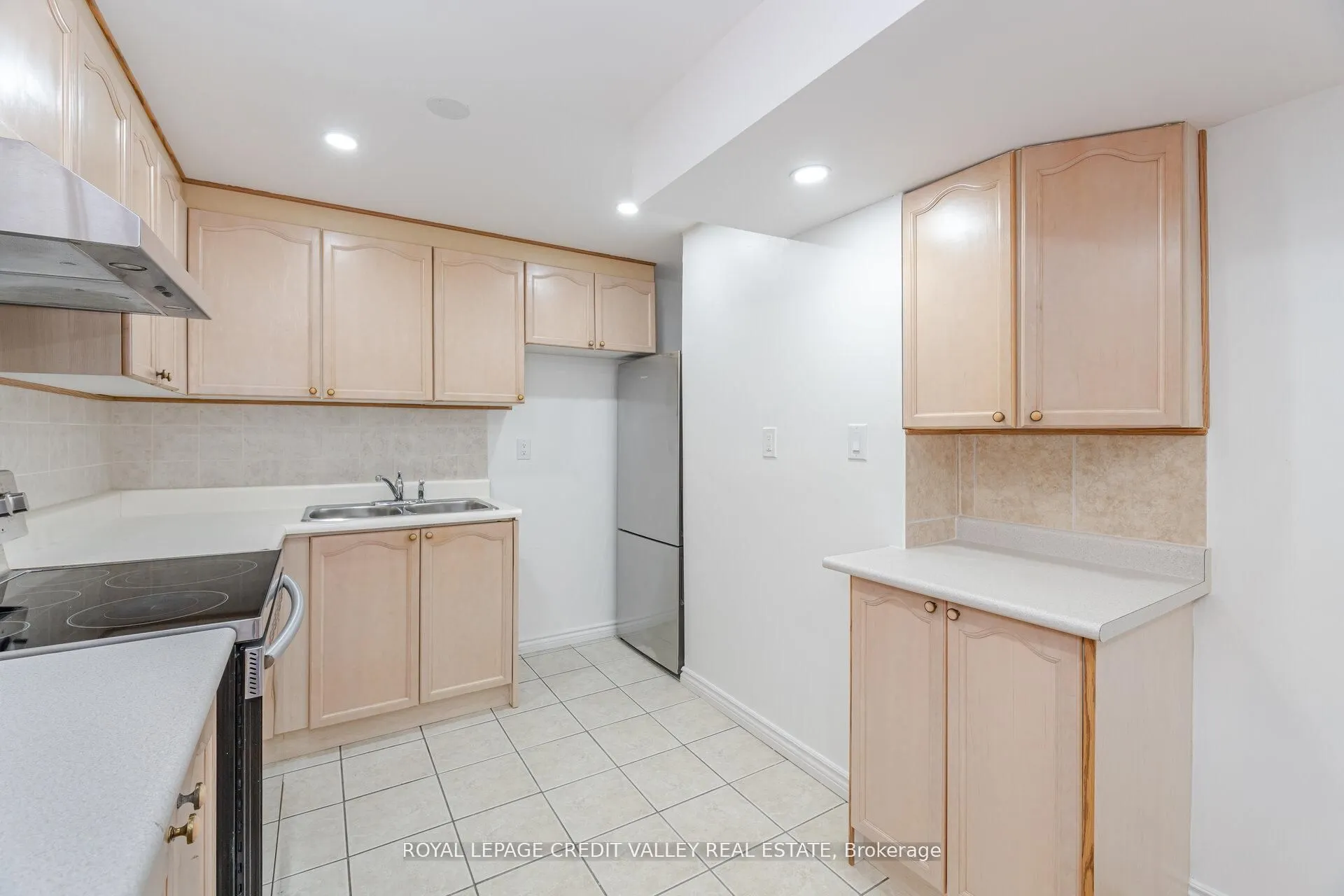 12 Greenhalf Drive