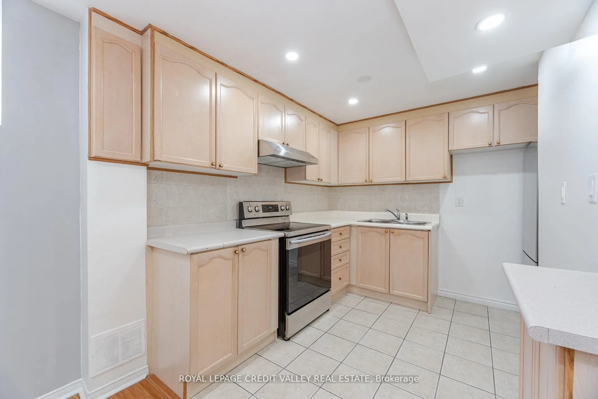12 Greenhalf Drive