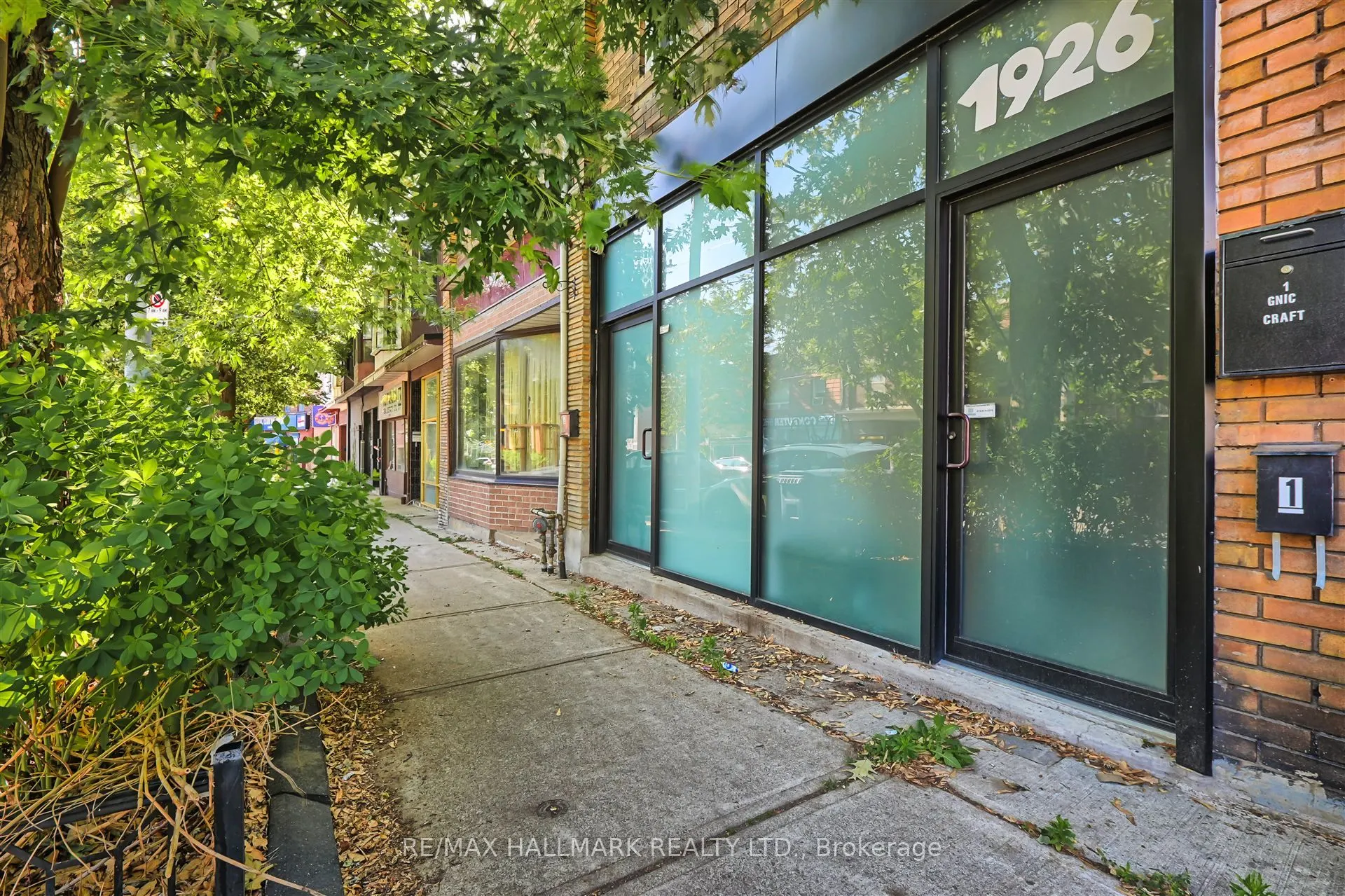 1926 Gerrard Street E