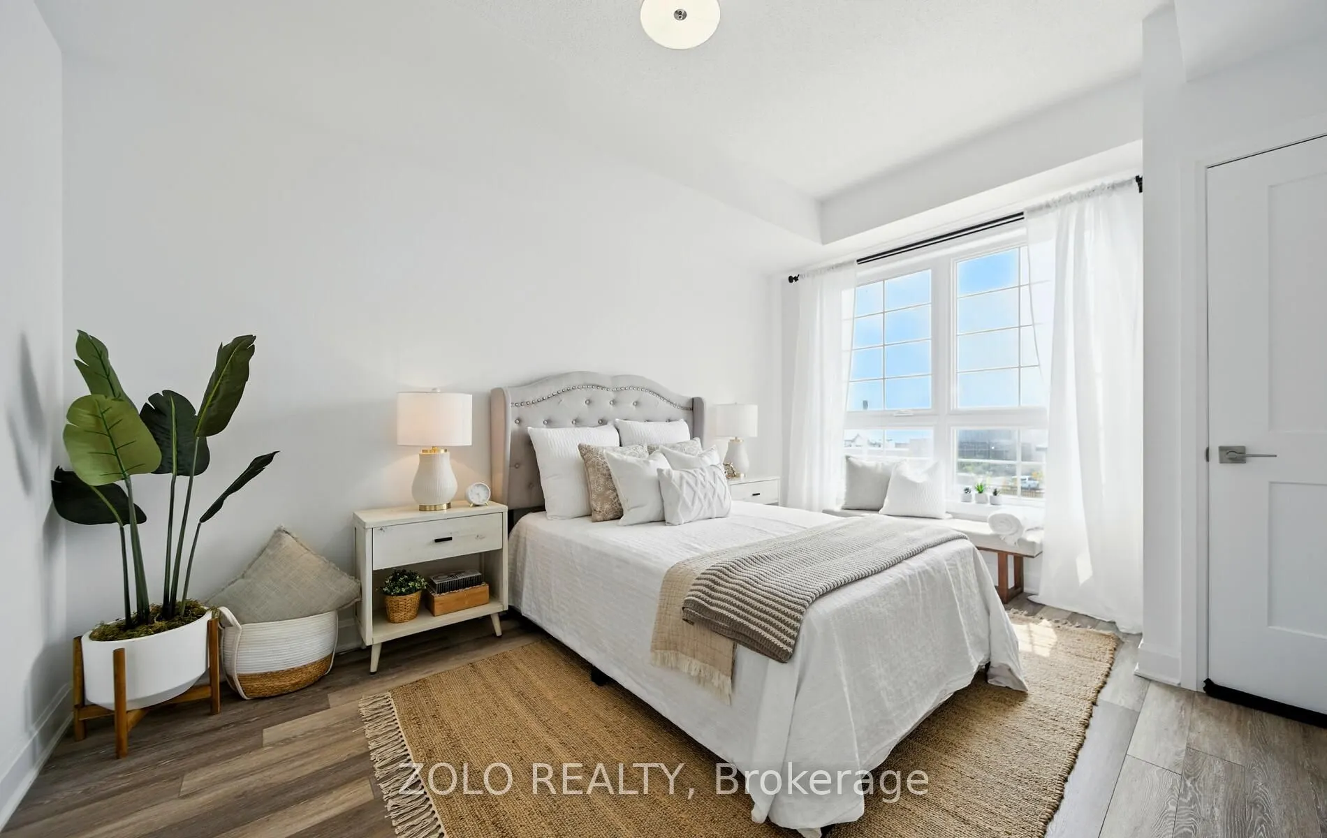 50 Lakebreeze Drive, #215