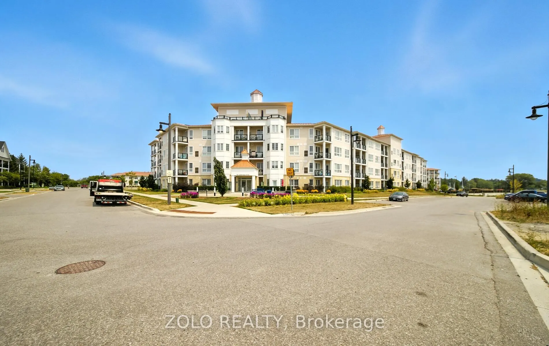 50 Lakebreeze Drive, #215