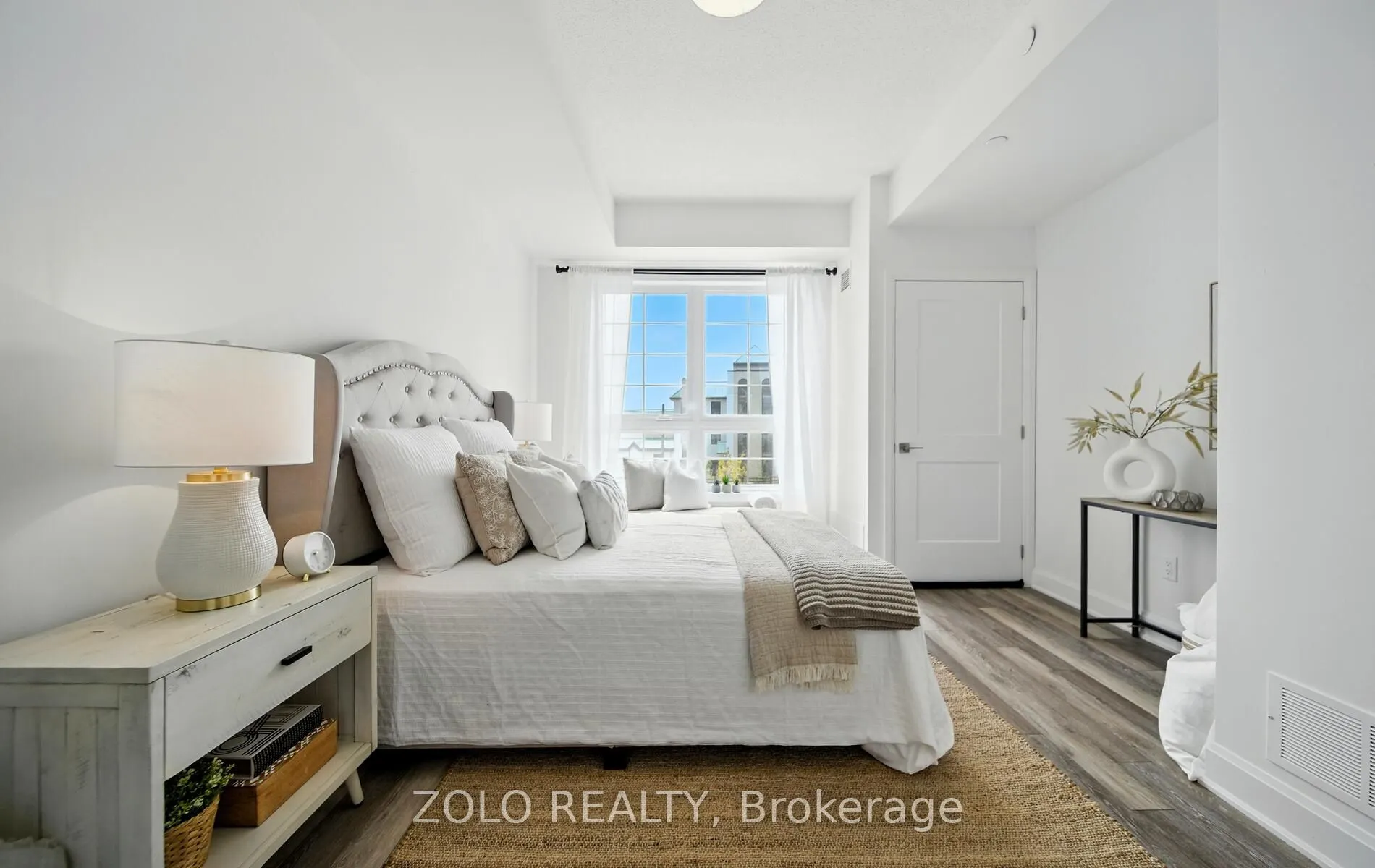 50 Lakebreeze Drive, #215
