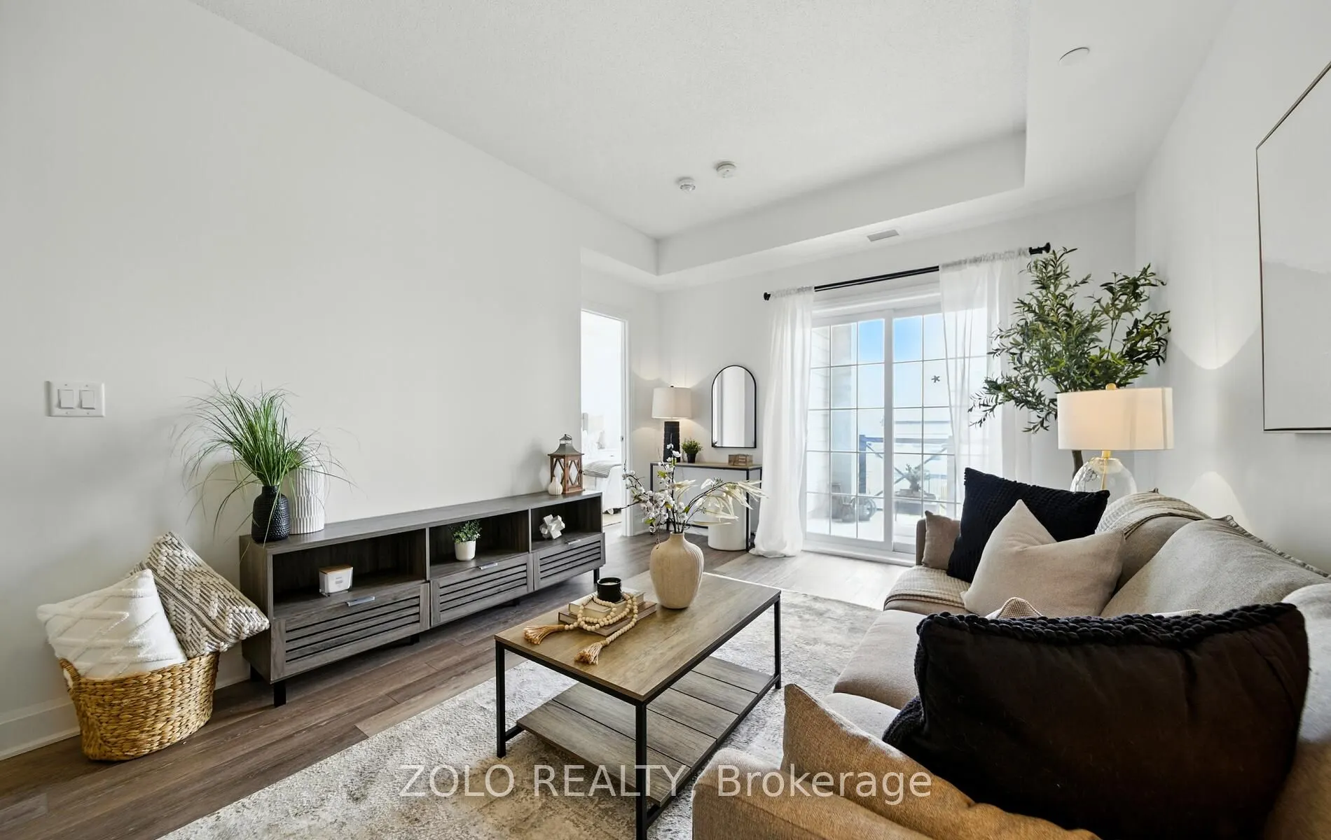 50 Lakebreeze Drive, #215