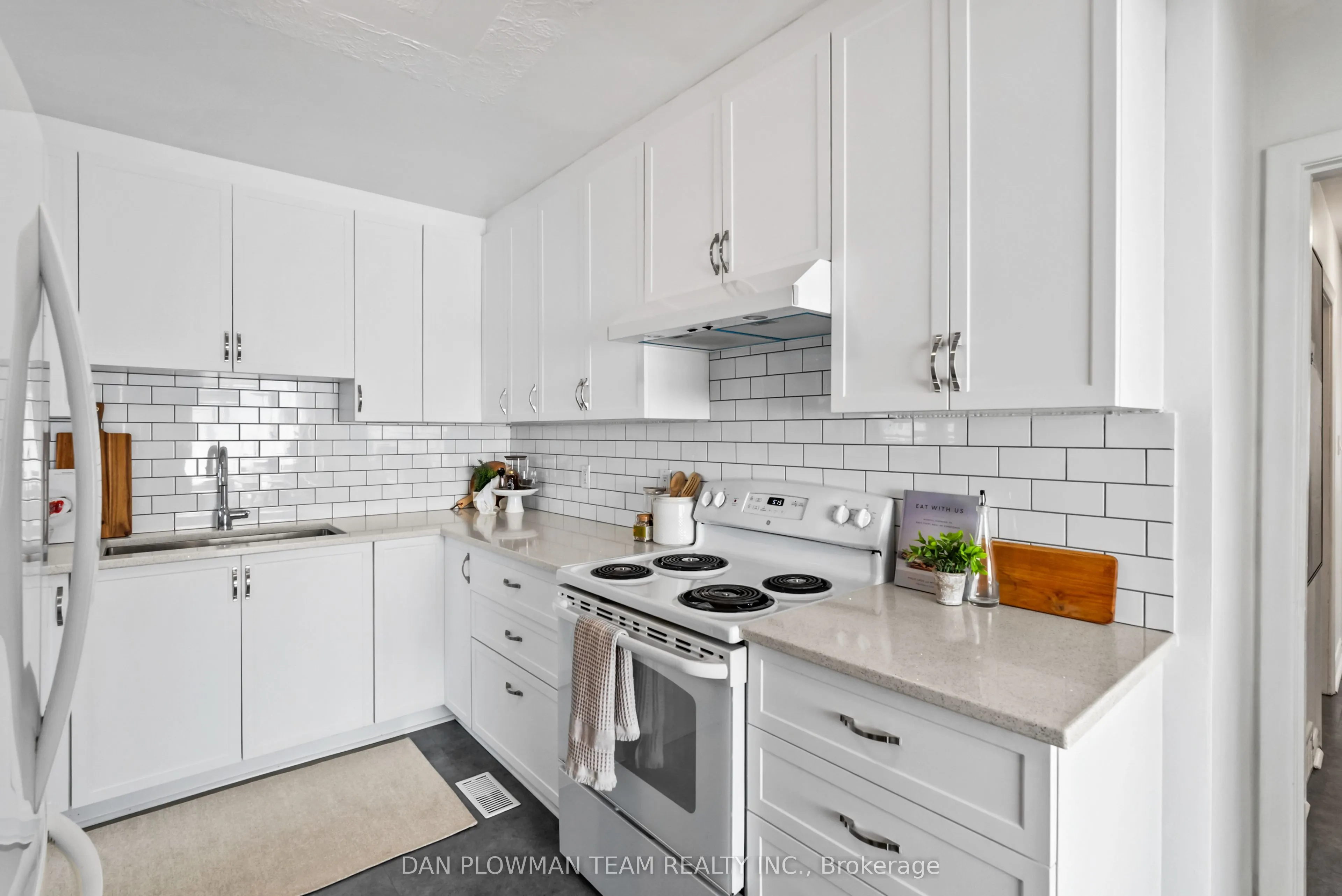 641 Stevenson Road N
