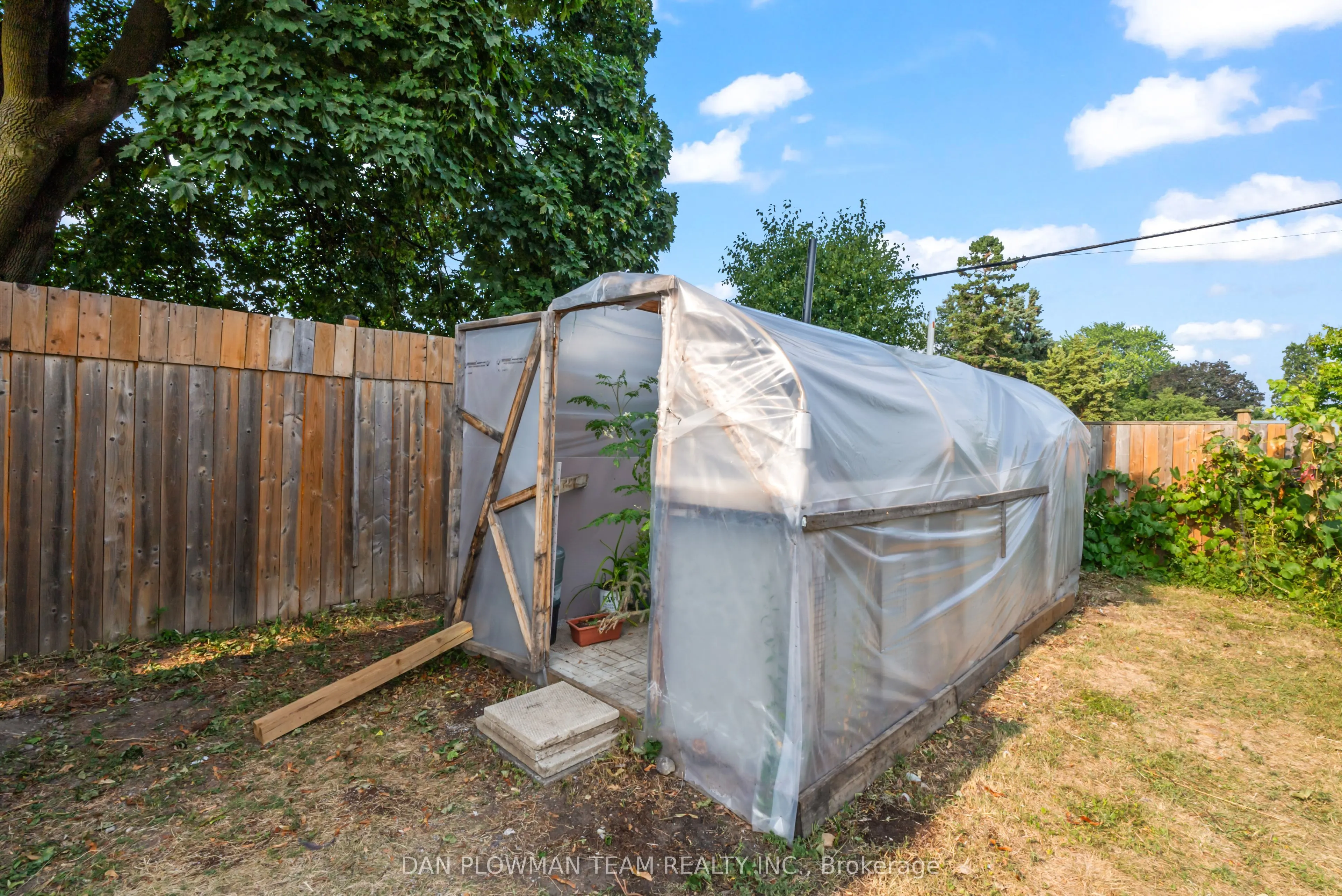 641 Stevenson Road N