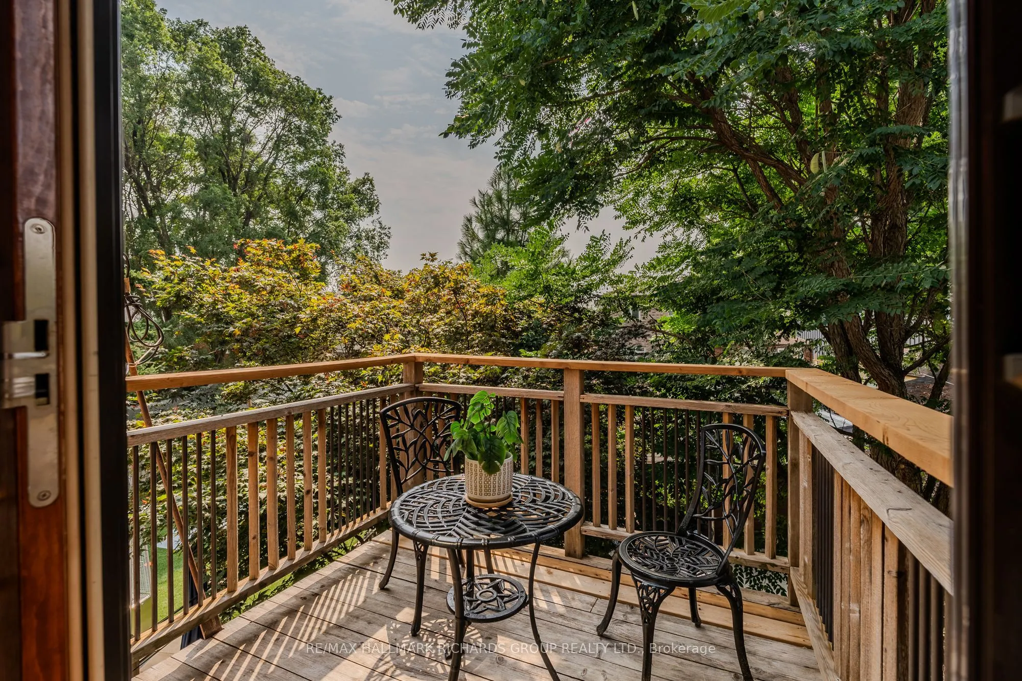 296 Linsmore Crescent