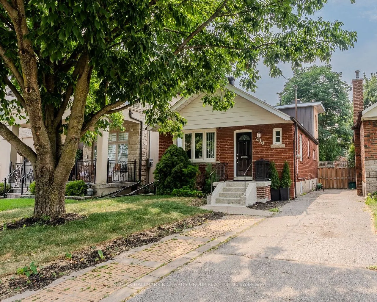 296 Linsmore Crescent
