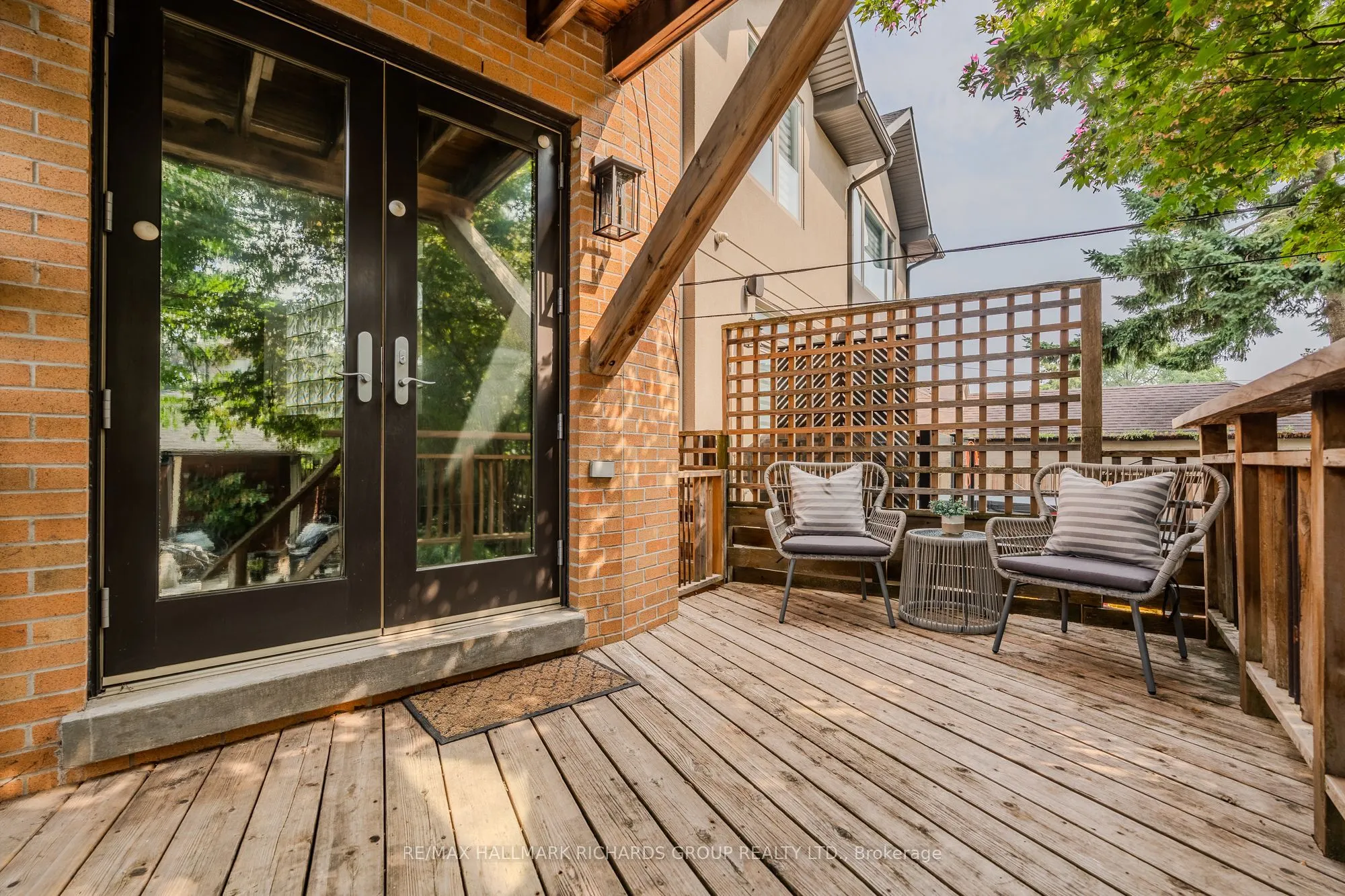 296 Linsmore Crescent