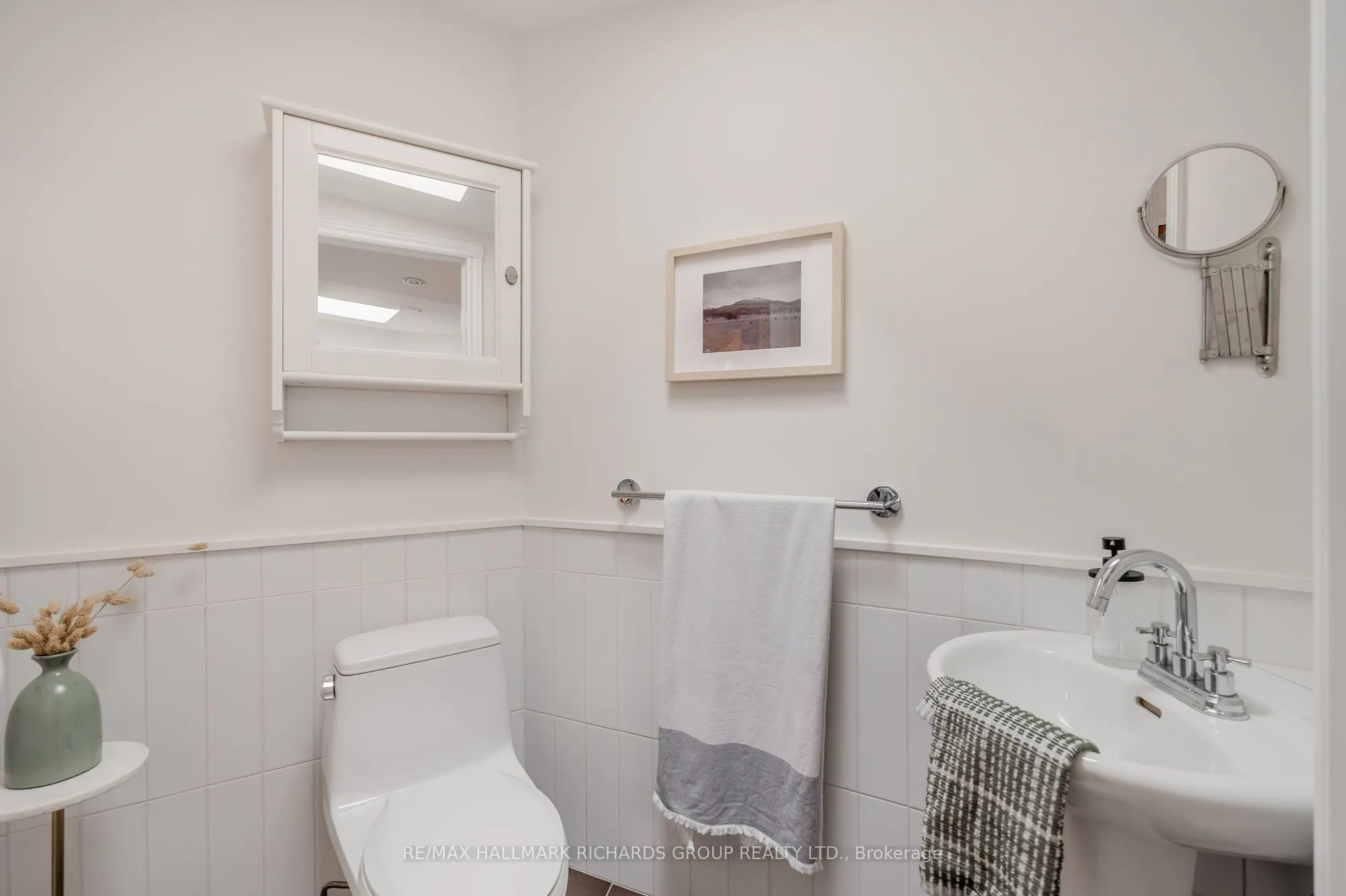 296 Linsmore Crescent