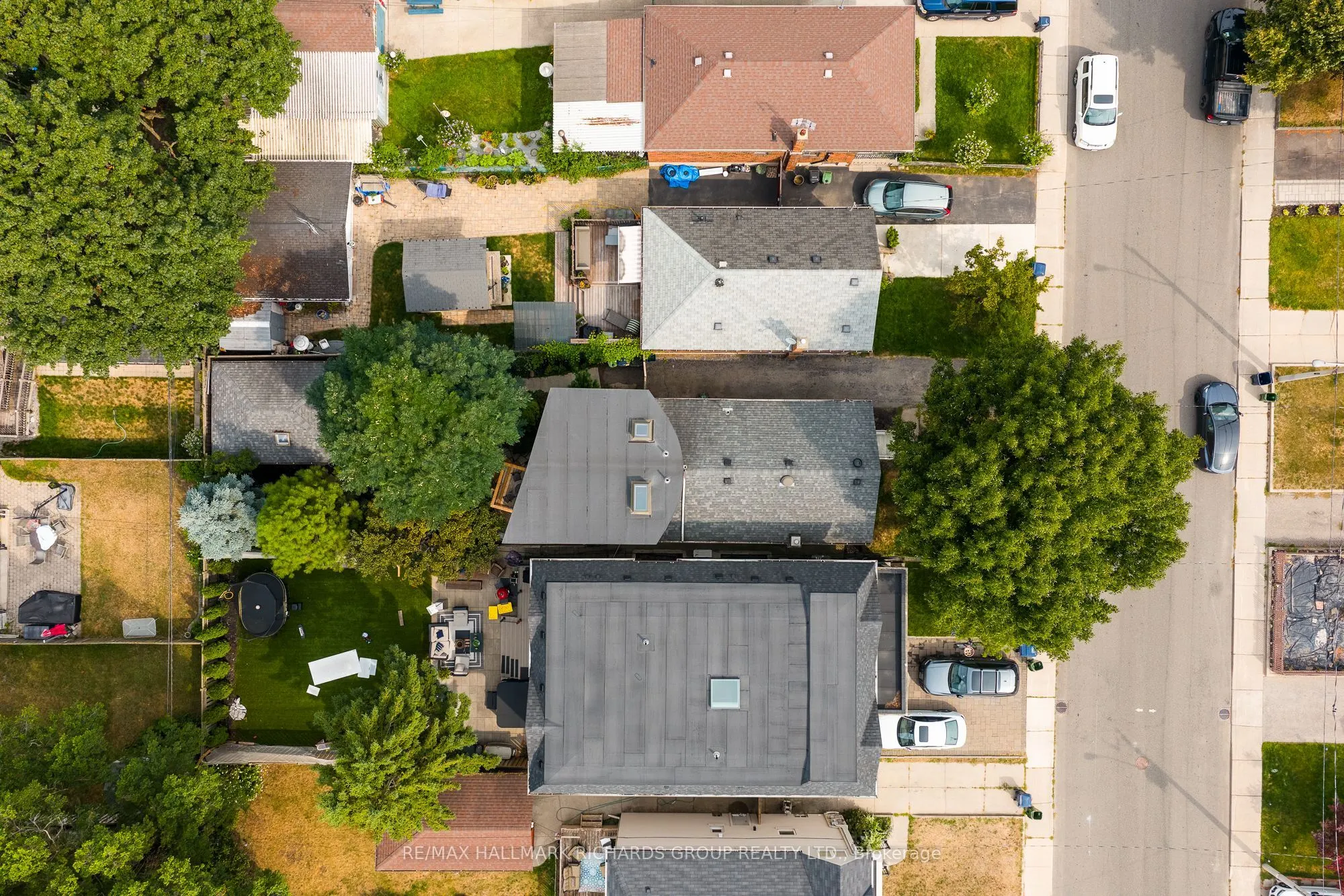 296 Linsmore Crescent