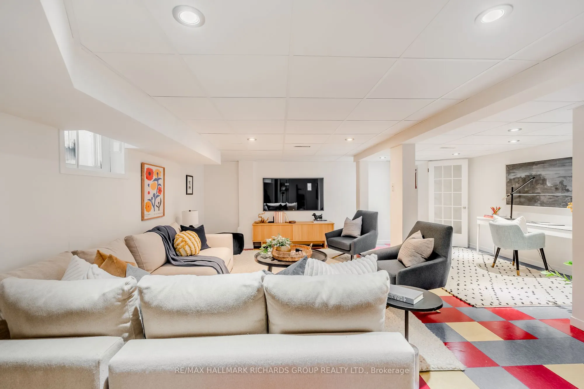 296 Linsmore Crescent