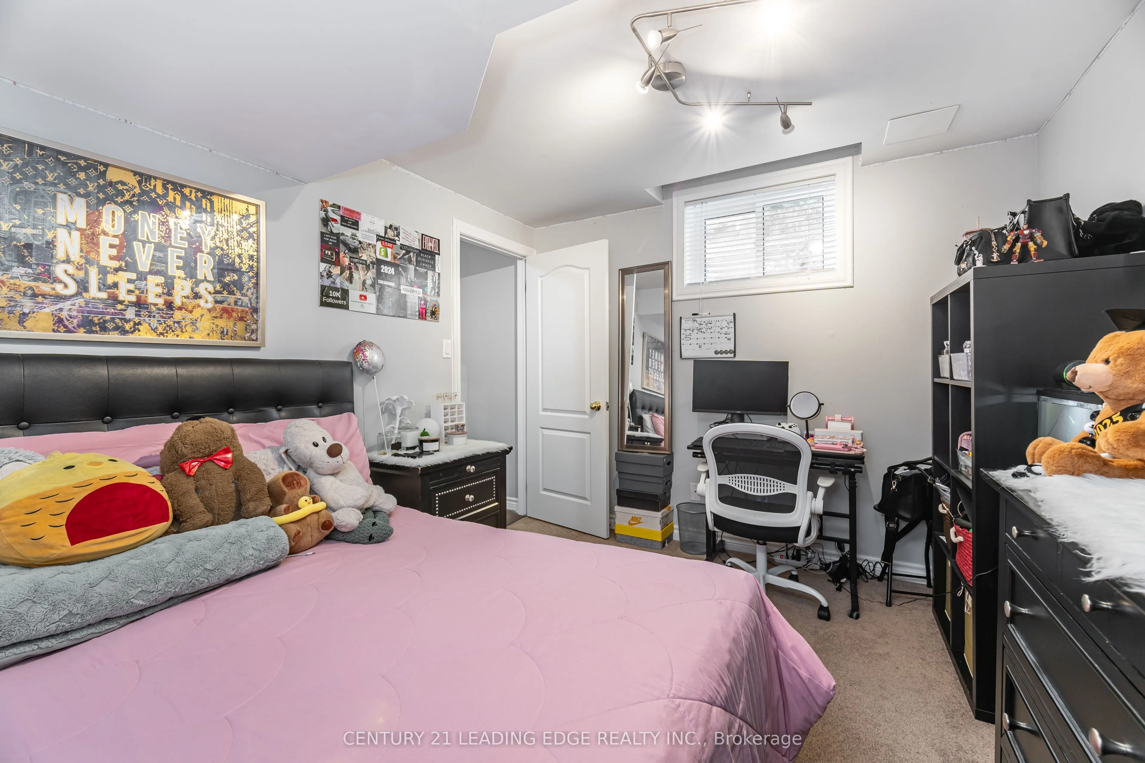 2 Thackery Drive