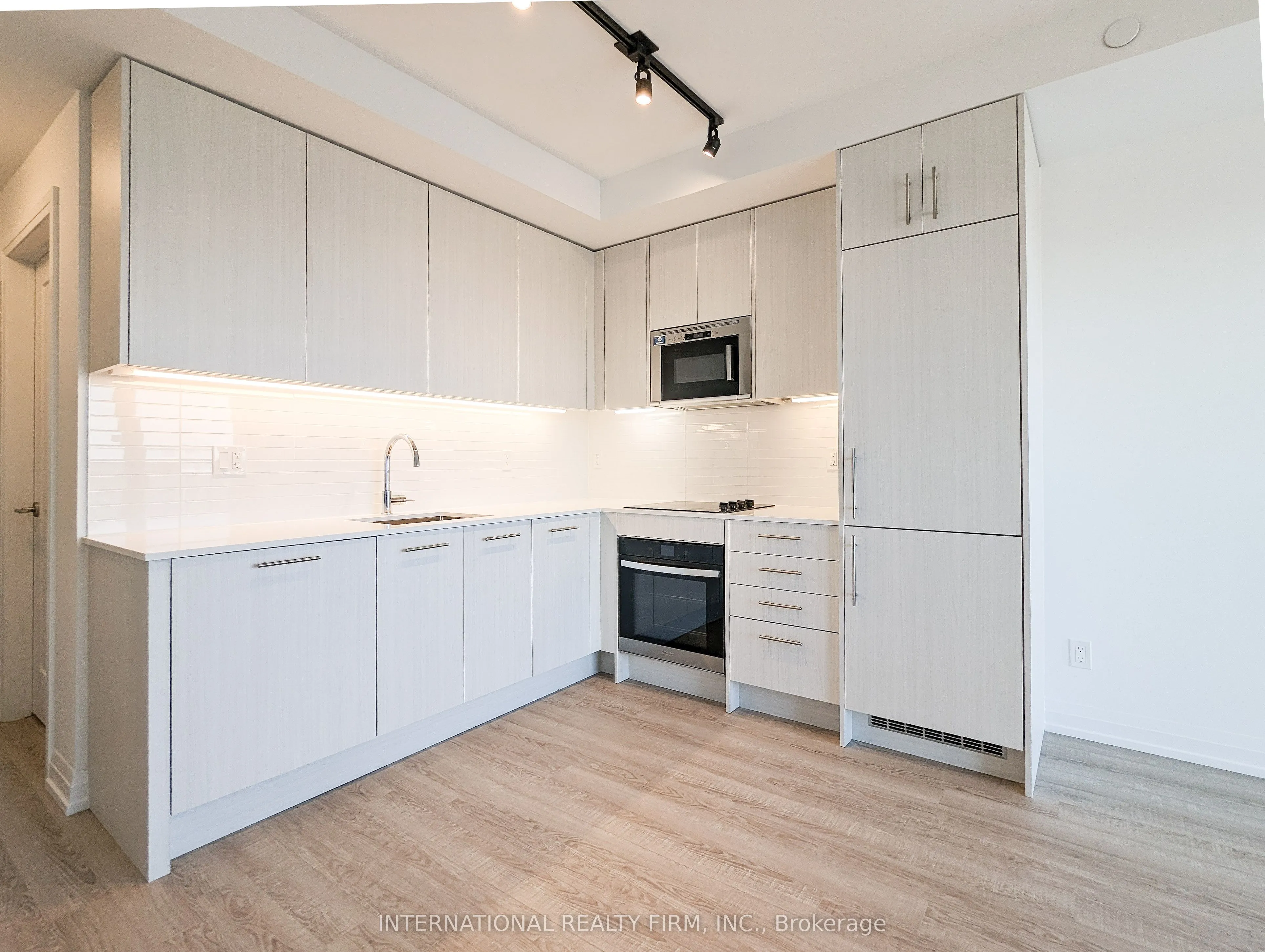 286 Main Street, #1602