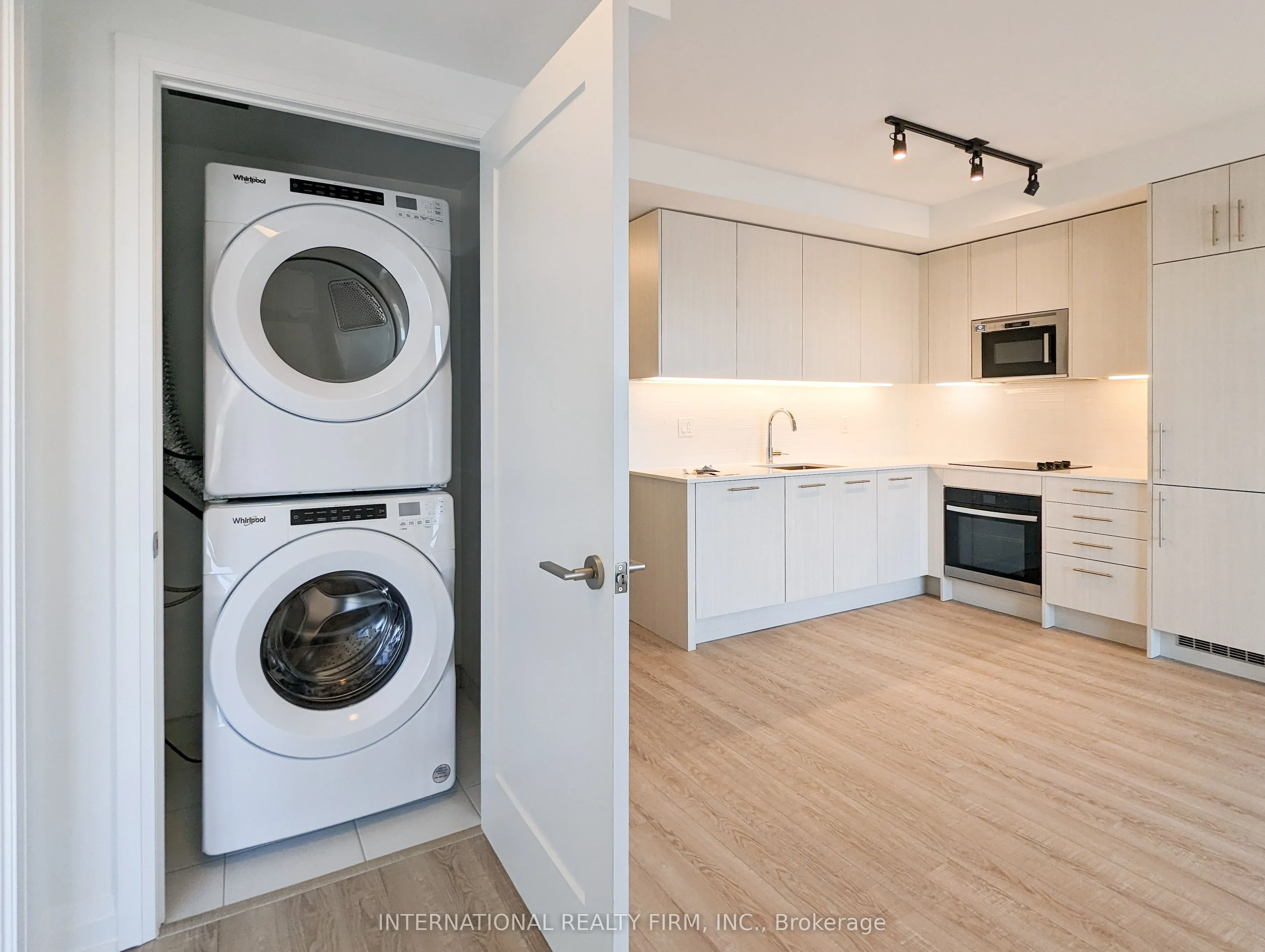 286 Main Street, #1602