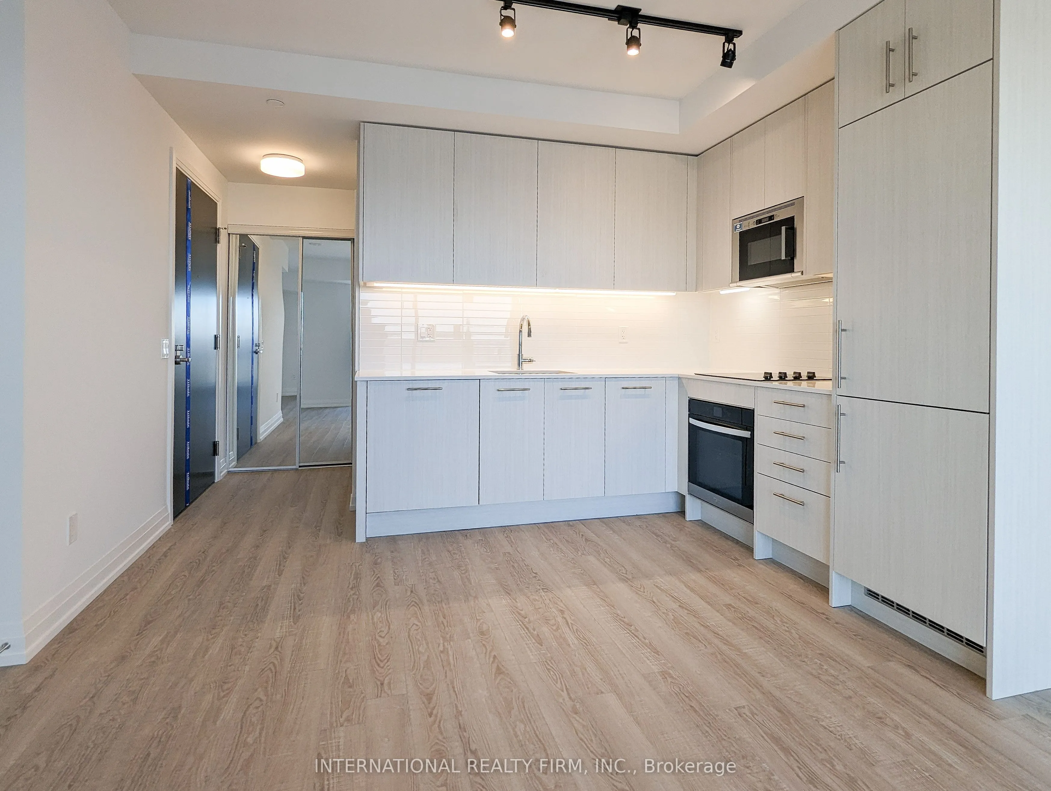 286 Main Street, #1602