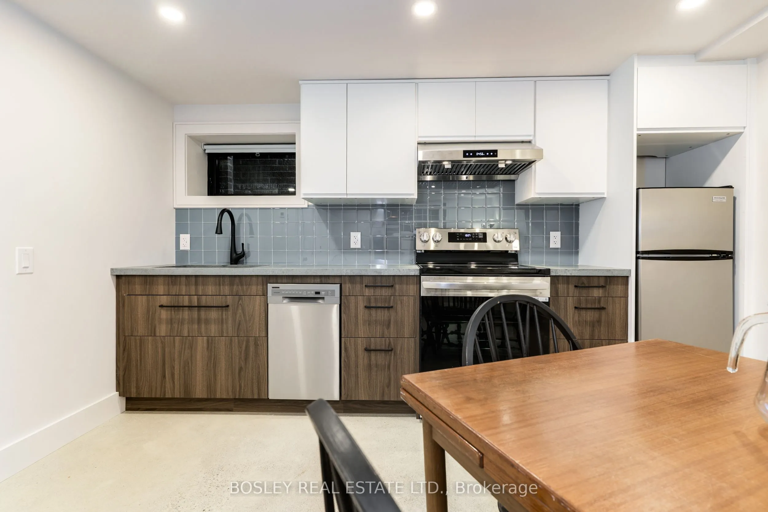 47 Linnsmore Crescent, #Lower
