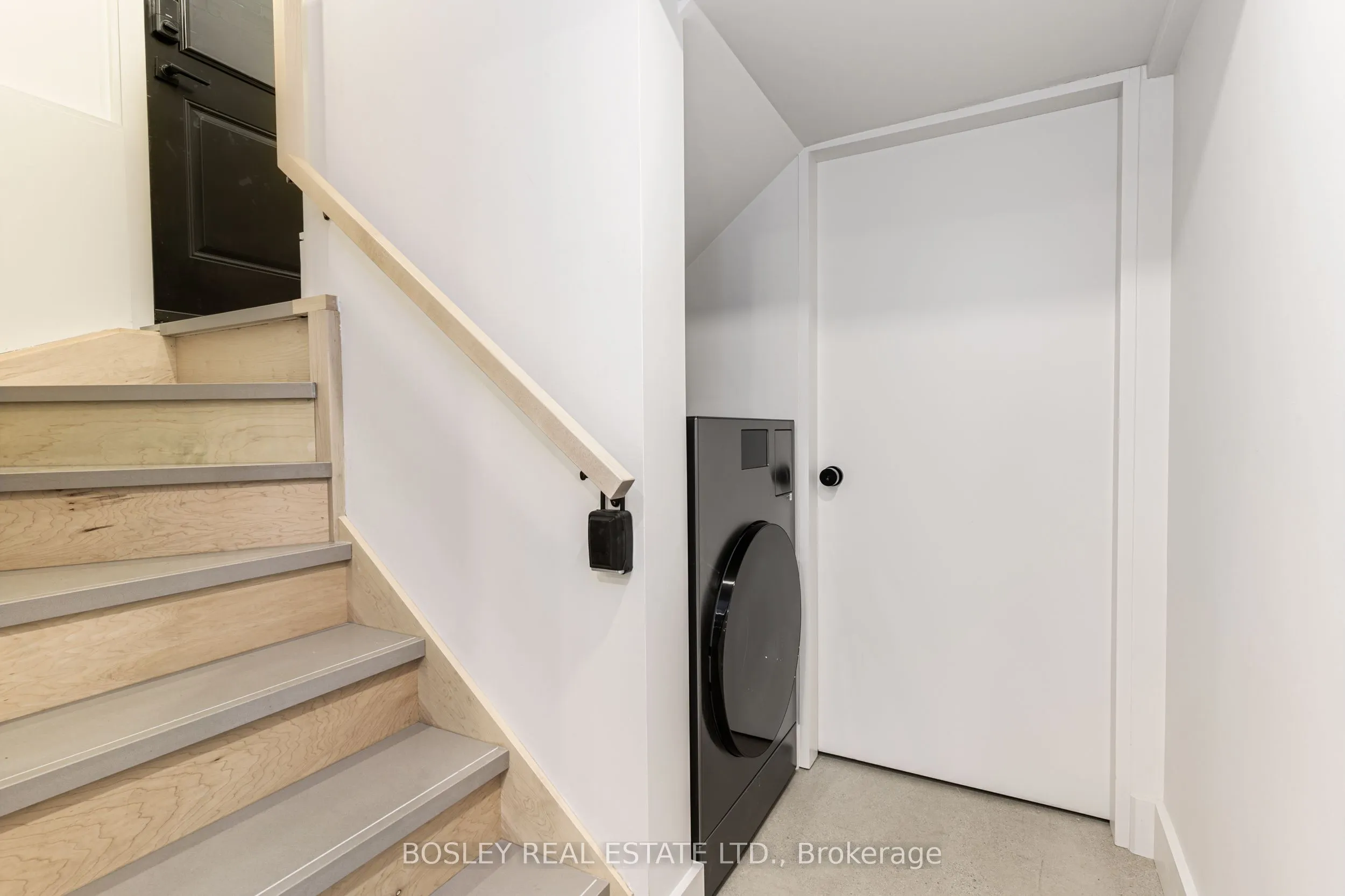 47 Linnsmore Crescent, #Lower
