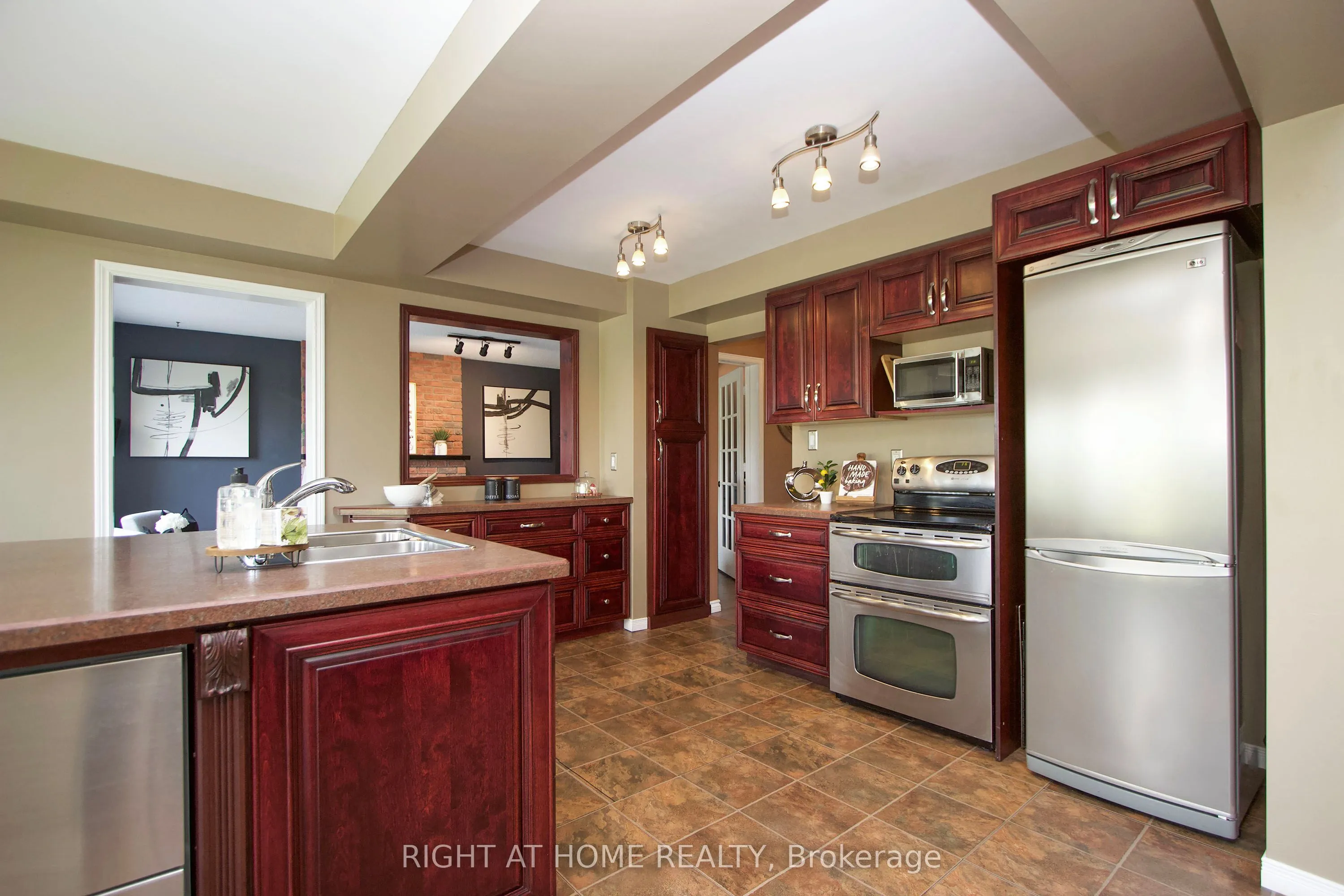 102 Hialeah Crescent
