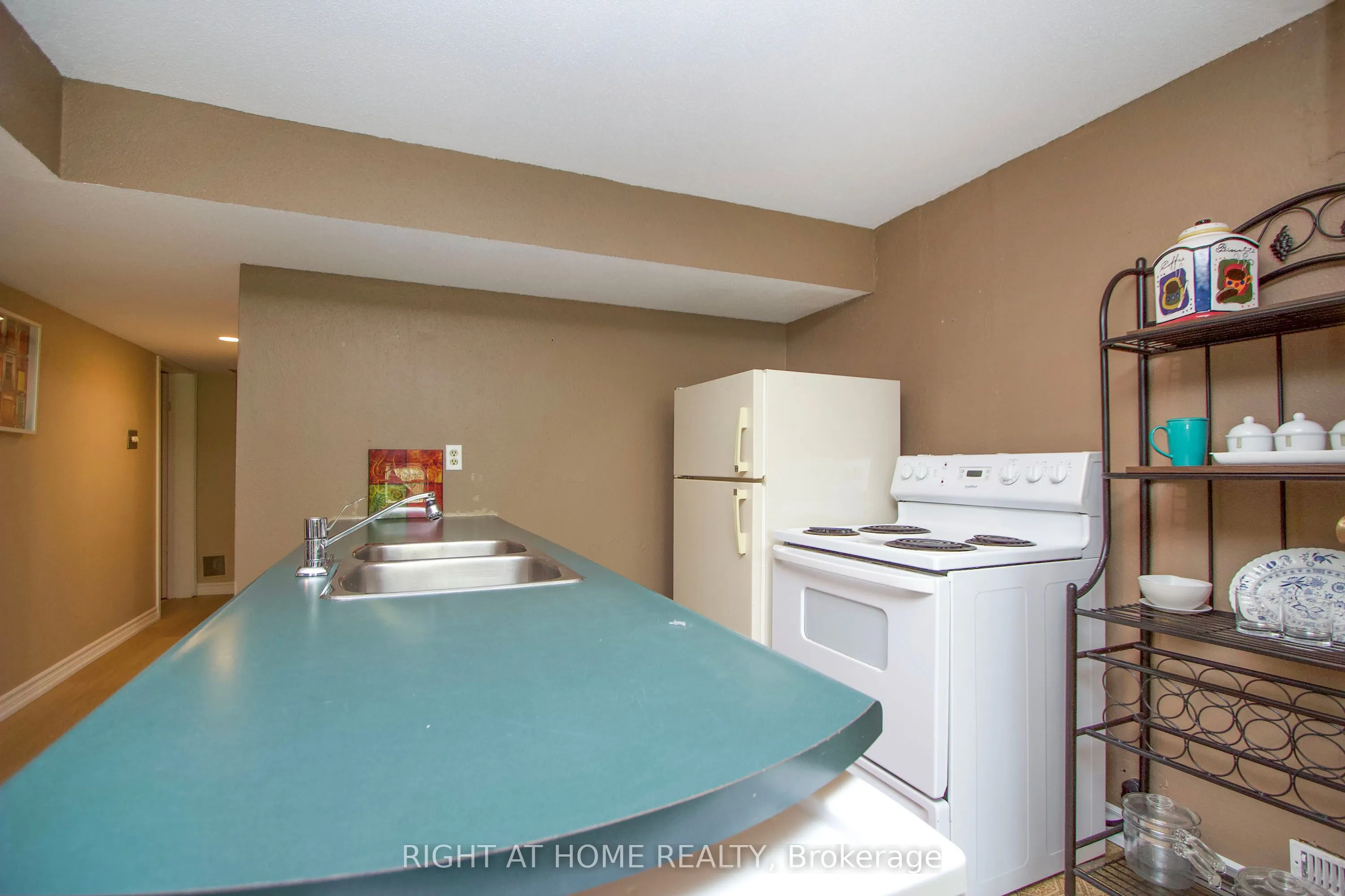 102 Hialeah Crescent
