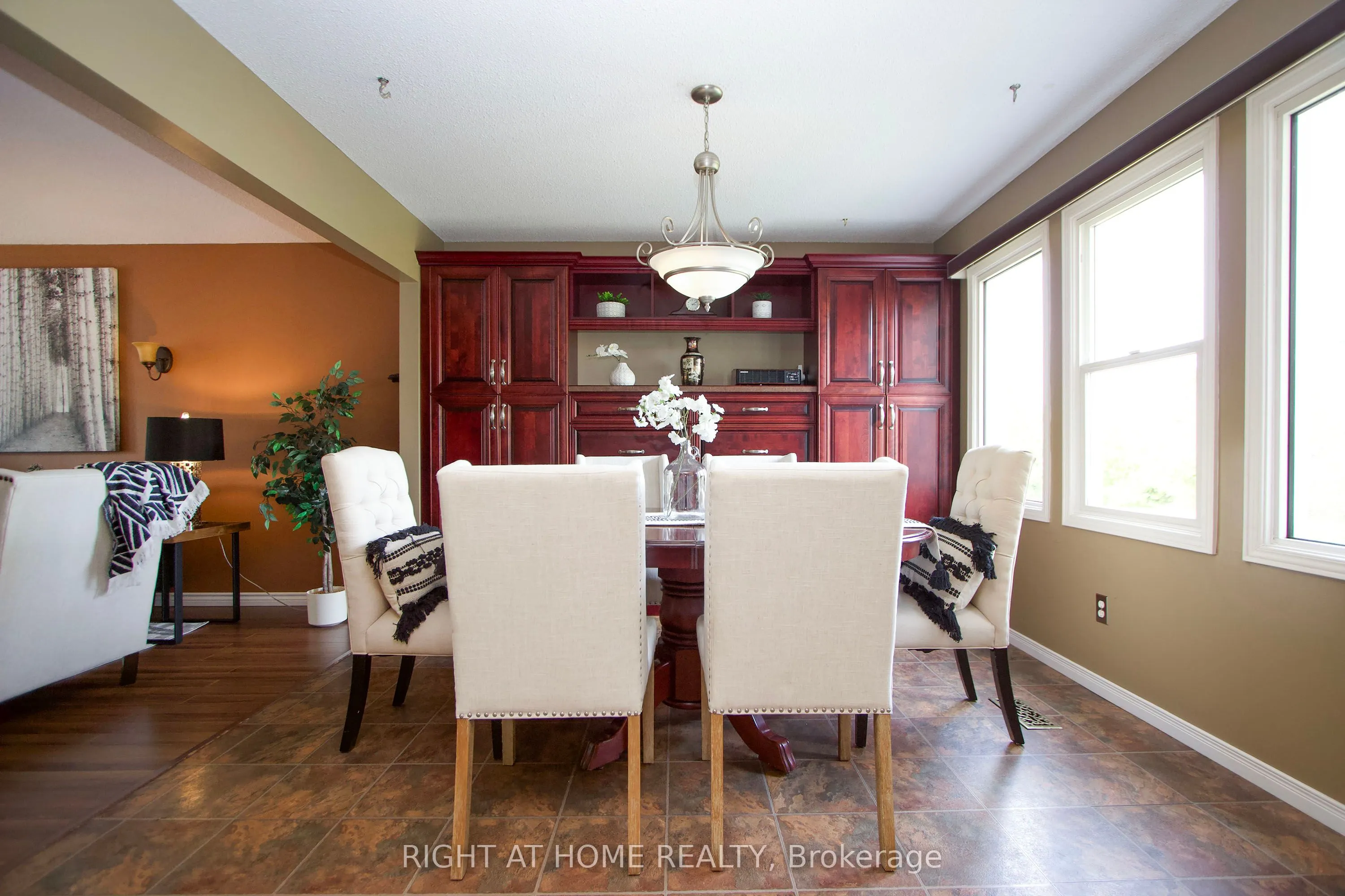 102 Hialeah Crescent