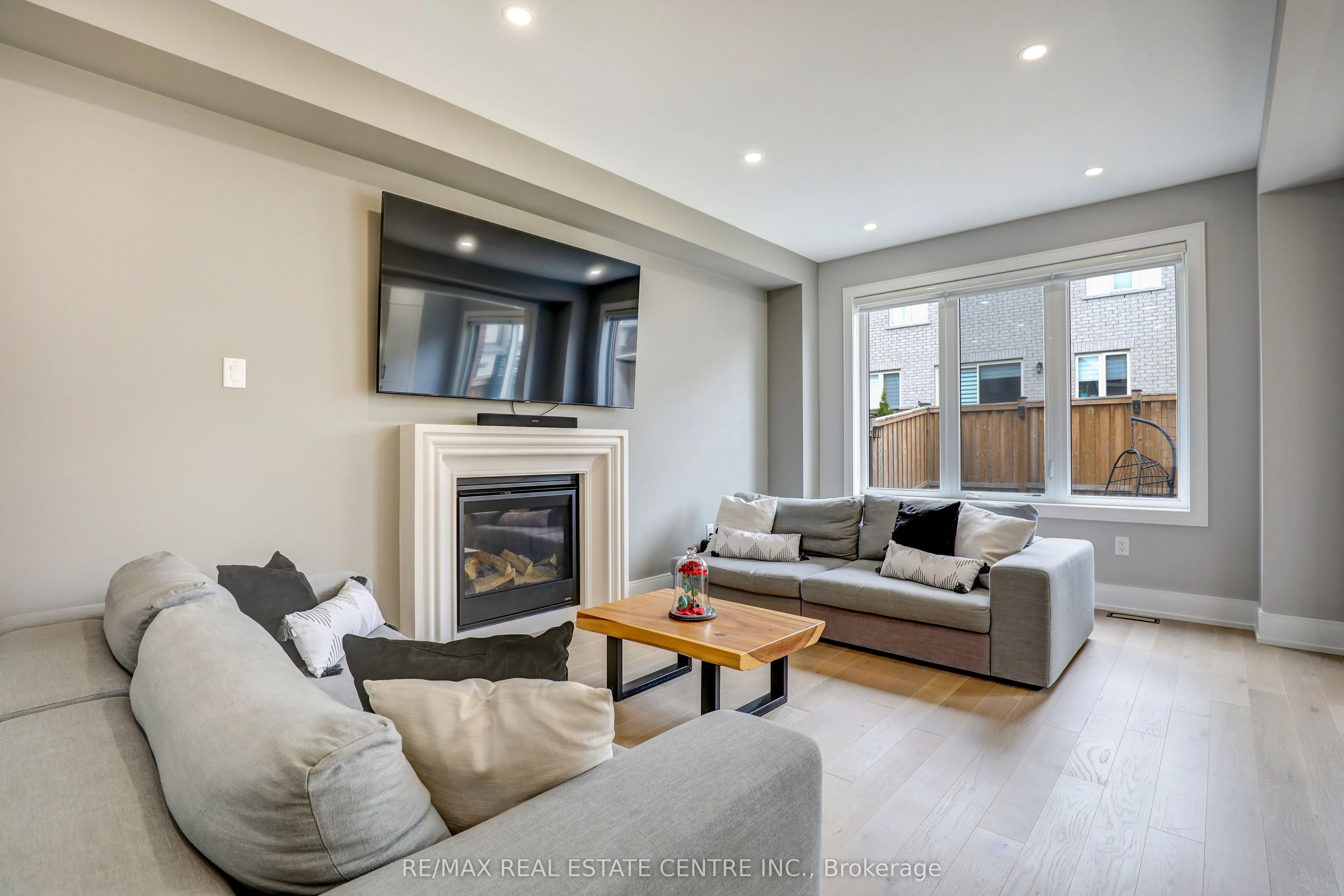 1004 Kingpeak Crescent