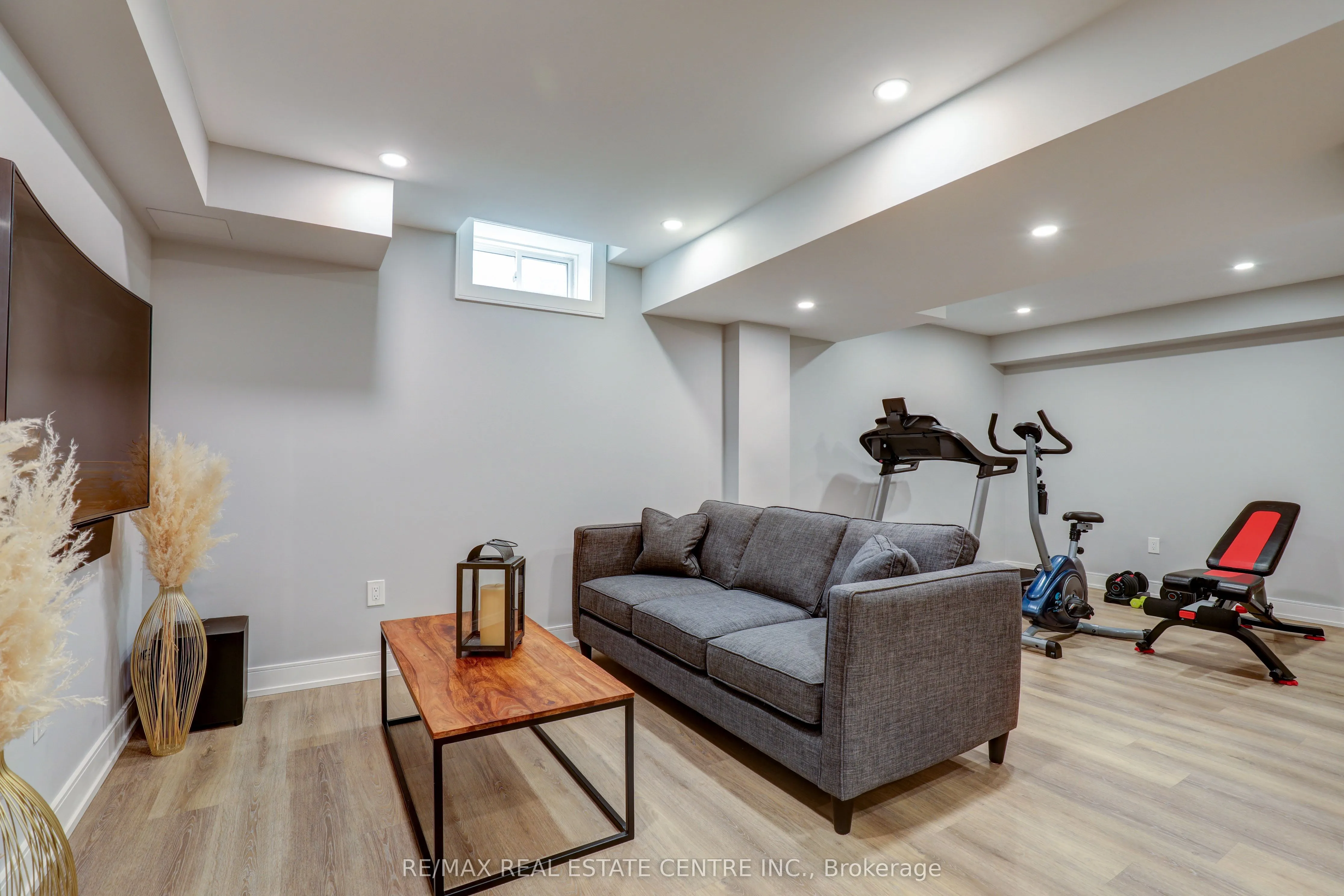 1004 Kingpeak Crescent