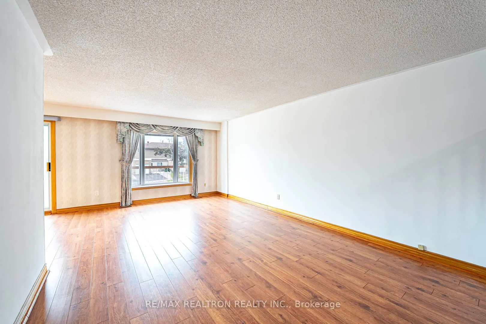28 Invergordon Avenue