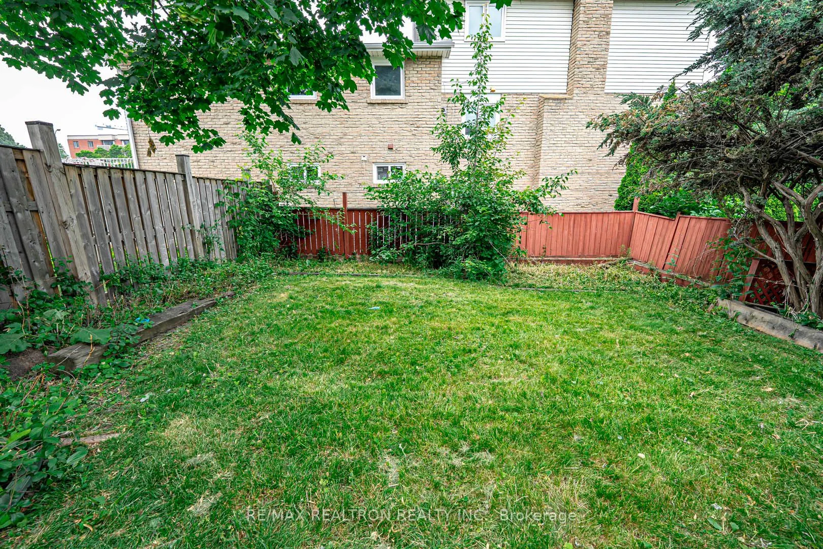 28 Invergordon Avenue