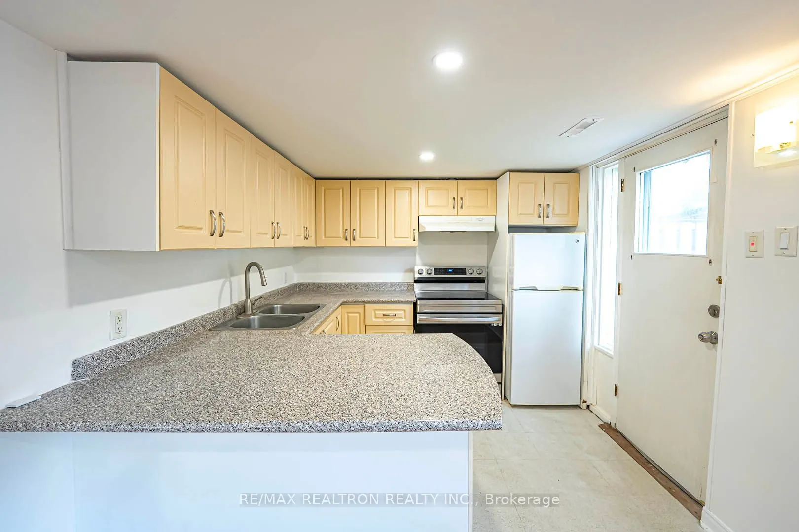 28 Invergordon Avenue