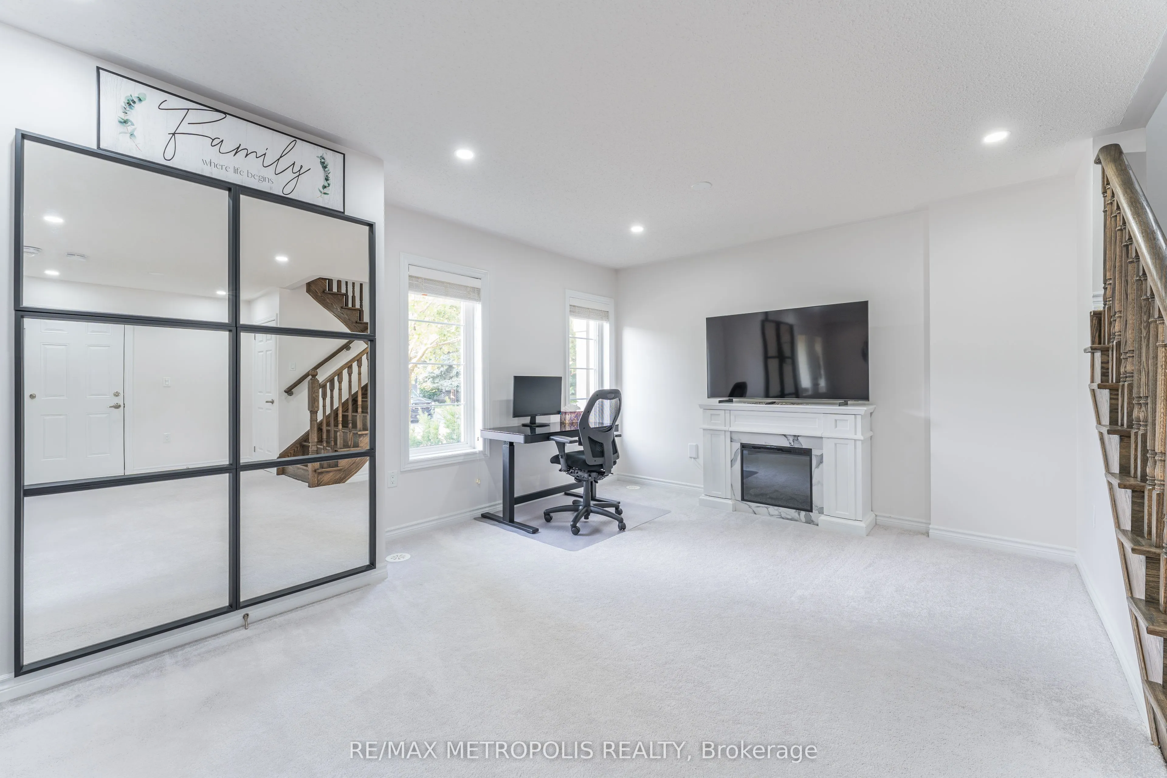 6 Cornerside Way