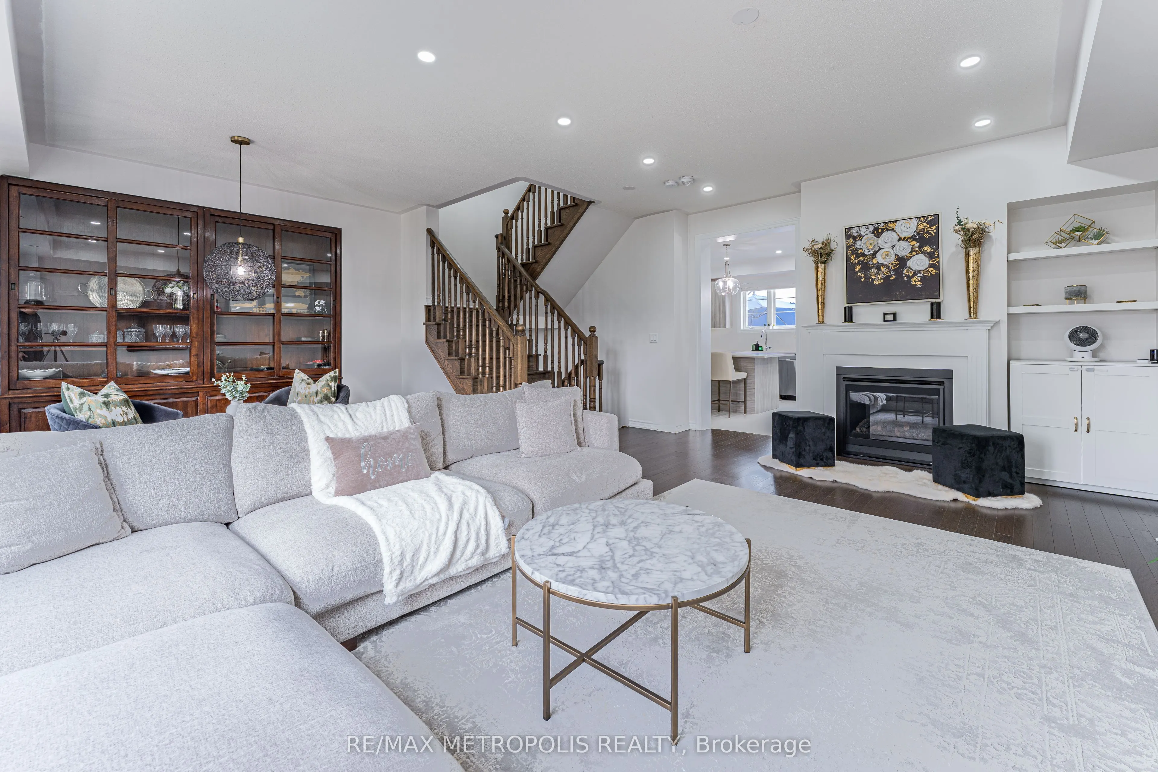6 Cornerside Way