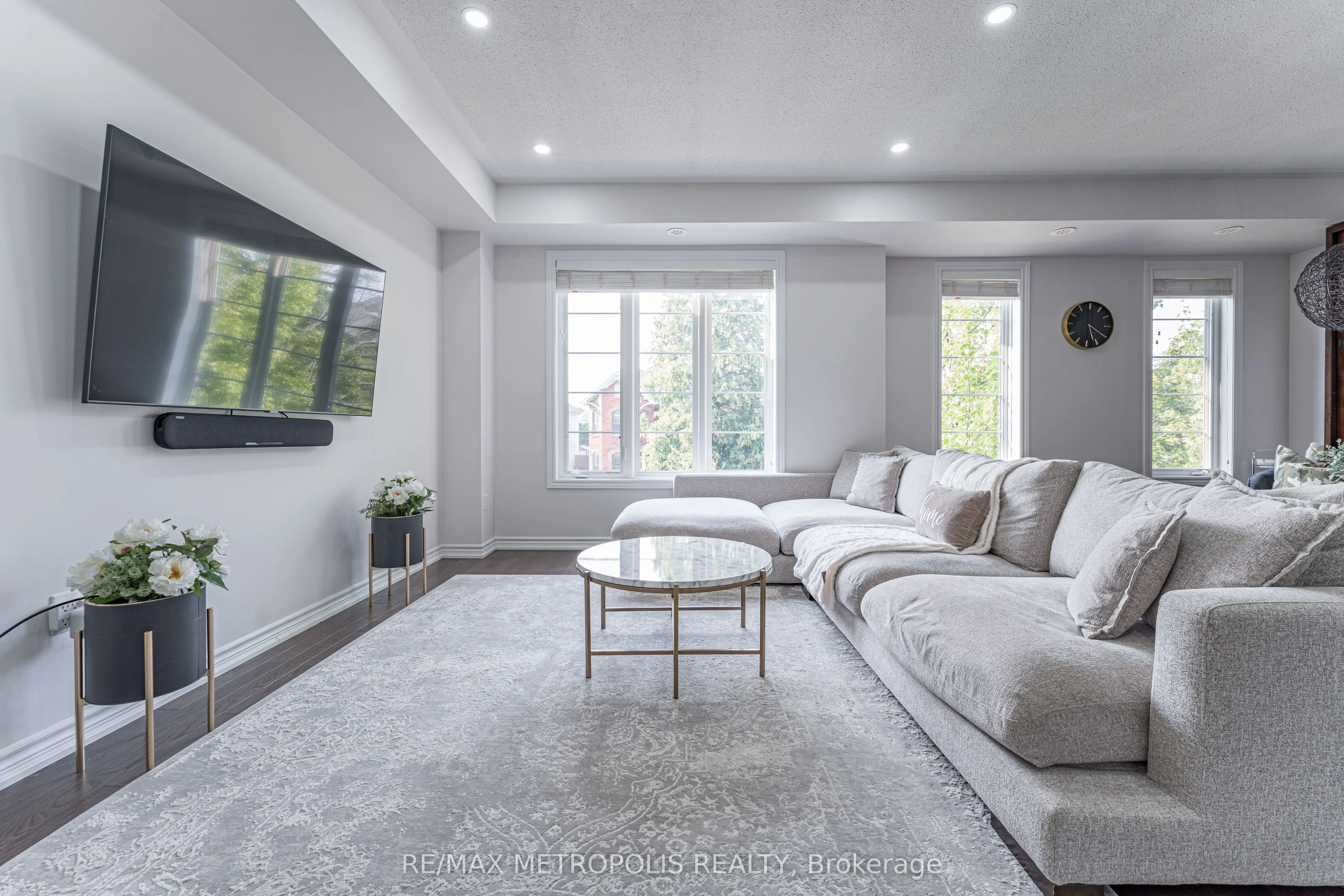 6 Cornerside Way